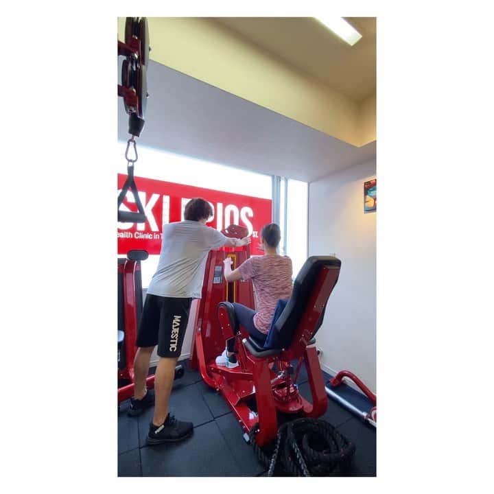 中村果生莉のインスタグラム：「😂 . . お尻トレーニング🍑 . . これ動き地味に見えて、めちゃくちゃきついし、すんごい効くよ🤣✨  @asklepios_studio  . . #パーソナルトレーニング #パーソナル #ジム #gym #肉体改造 #ダイエット #diet #training #お尻 #お尻トレーニング #きつい」