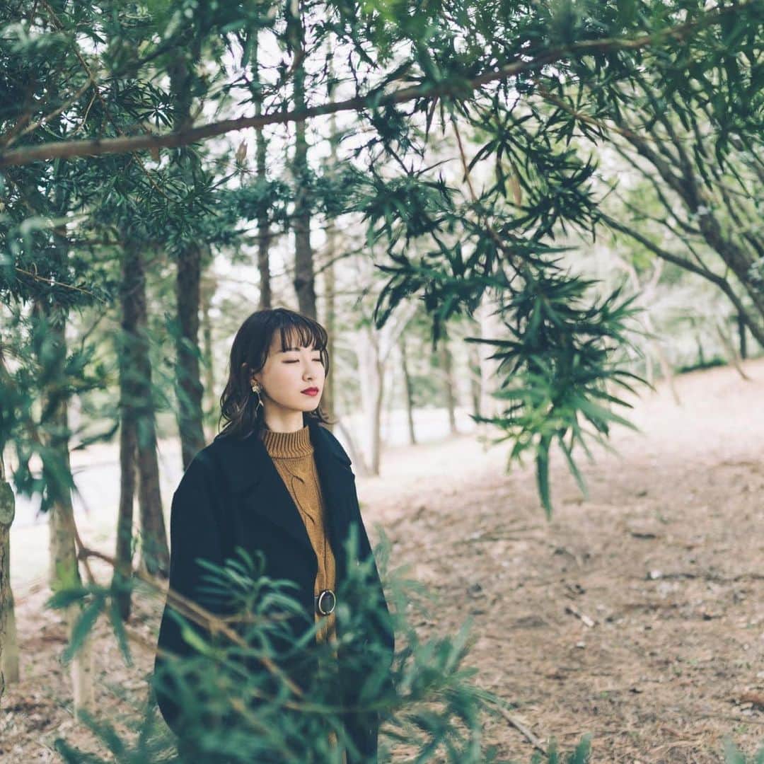 尾林美月さんのインスタグラム写真 - (尾林美月Instagram)「. 手を伸ばせば、歩み出せば、届くだろうか✉️  葛西臨海公園の海沿いに、こんな全身が映る水溜りがあること、この日初めて知りました！  #葛西臨海公園」7月31日 11時47分 - mizuki_obayashi