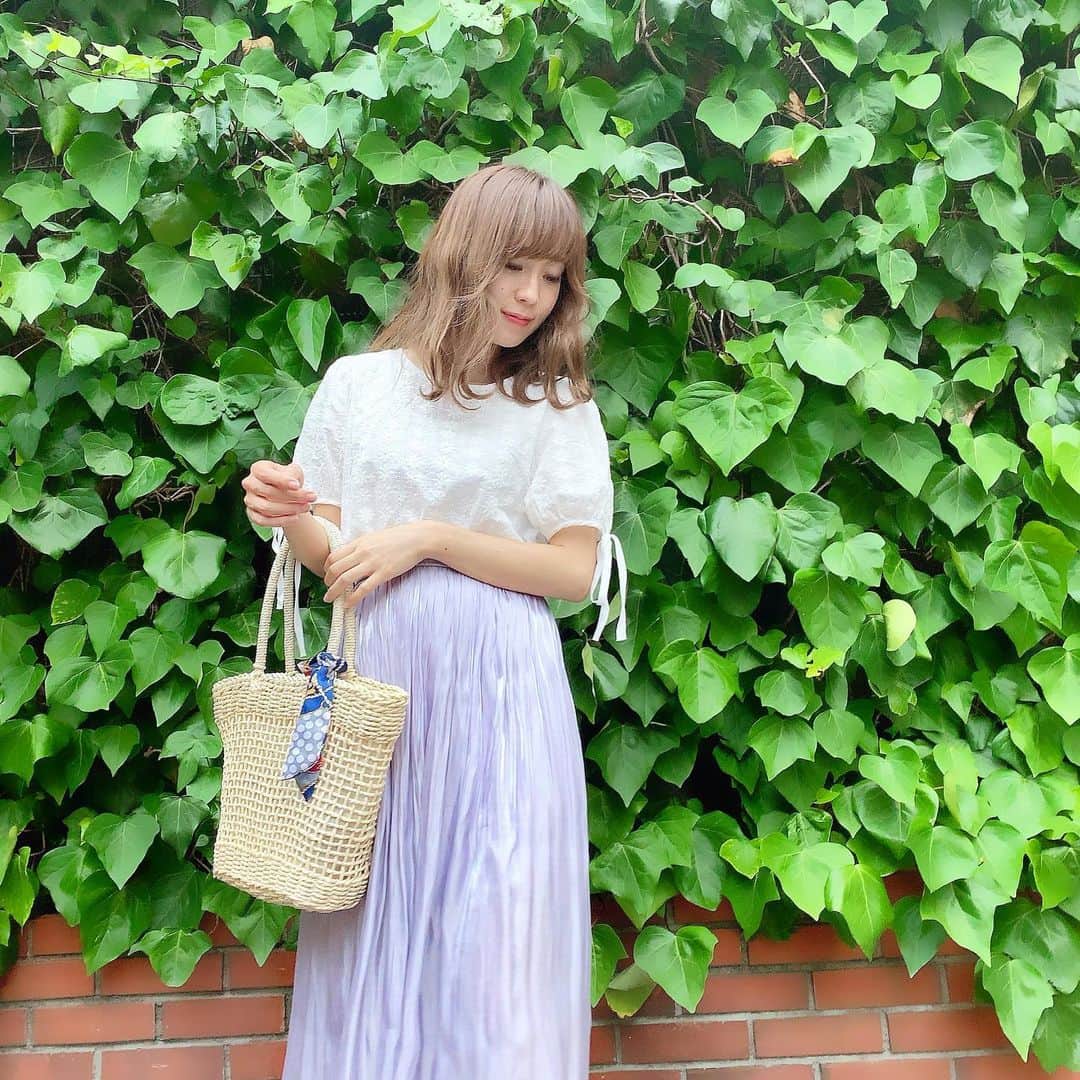 のインスタグラム：「この前のコーデ🙃💕 夏らしいコーデにしてみました❤ . . トップス&スカート @joyfeel.official  . バッグ @pinkdonuts_official  . #今日のコーデ #プチプラ #ootd#ヘアスタイル#ヘアアレンジ#ファッション#韓国ファッション#カジュアルコーデ#コーデ記録#巻き髪#ヘアアレンジ#hairstyle#hairstyles#hairarrange#Flower#フレアトップス#レースコーデ#パンツコーデ#大人女子コーデ#ナチュラルメイク#makeup#photo_jpn#プチプラコーデ#スカートコーデ#バッグ」