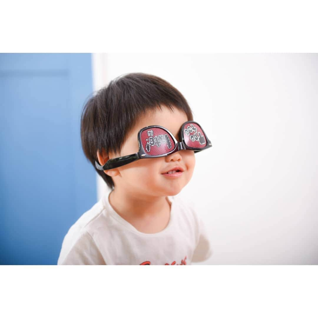 Photo Studio178さんのインスタグラム写真 - (Photo Studio178Instagram)「⁣ 🕶😆🕶😆🕶⁣ 口元の変化にちゅうもく☺ ﻿⁣⁣⁣ ﻿ ✽.｡.:*・ ✽.｡.:* ・ ﻿﻿﻿⁣⁣⁣ ﻿﻿⁣⁣⁣ https://17hachi.com﻿﻿﻿⁣⁣⁣ ﻿﻿﻿⁣⁣⁣ #赤ちゃん #2歳女の子﻿⁣⁣⁣ #2歳誕生日 #誕生日﻿⁣⁣⁣ #birthday #happybirthday﻿⁣⁣⁣ #子供の日常をもっと写真に﻿﻿⁣⁣⁣ #family #撮影 #成長記録﻿﻿﻿⁣⁣⁣ #tv_kidz ﻿#birthdayphoto﻿﻿⁣⁣⁣ ﻿﻿⁣⁣⁣ #子ども写真﻿﻿⁣⁣⁣ #キッズファッション #kidsfashion﻿﻿⁣⁣⁣ #ig_kids #instakids ﻿⁣⁣⁣ #キッズフォト﻿﻿⁣⁣⁣ #コドモノ #コズレ﻿﻿⁣⁣⁣ #mamanoko #コドモダカラ﻿﻿﻿⁣⁣⁣ #子供服⁣⁣ ﻿﻿﻿⁣⁣⁣ #記念撮影 #家族写真﻿﻿﻿⁣⁣⁣ #月島 #勝どき #豊洲 ⁣⁣⁣ #江東区 ﻿﻿﻿#中央区﻿」7月31日 12時03分 - photo_studio_178