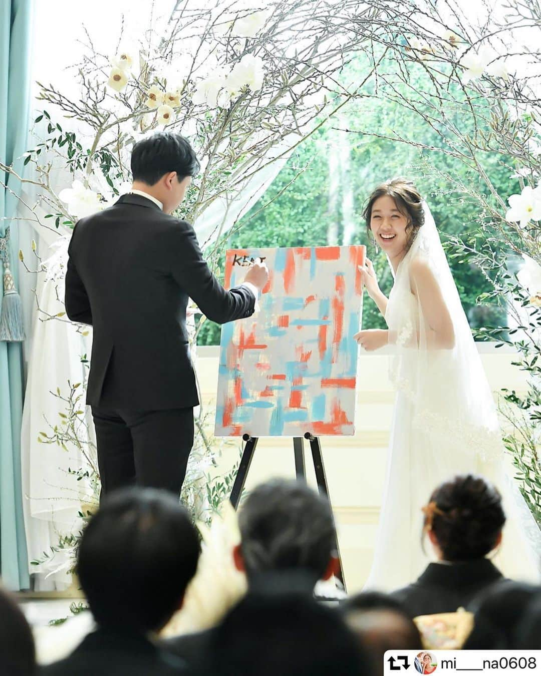 ARCH DAYS Weddingsさんのインスタグラム写真 - (ARCH DAYS WeddingsInstagram)「人前式のゲスト参加型「結婚証明書」の新しいアイディア🕊﻿ ﻿ ﻿ ホワイトのキャンバスを用意したら、ゲストにブルー・オレンジ・グレーのブラシストロークでアートを描いてもらいます♩﻿ ﻿ ﻿ 最後に２人がサインをしたら、世界に１つだけの特別な結婚証明書が完成✨﻿ ﻿ ﻿ ゲストに楽しんでもらえる上に、思い出としても残るとっても素敵なアイディア◎﻿ ﻿ ﻿ @mi____na0608 さん、ご紹介させていただきありがとうございました☺️﻿ ﻿ ﻿ -----﻿ ﻿ ﻿ ARCH DAYSへウェディングフォトを掲載させていただける方を大募集🤍﻿ ﻿ ﻿ @archdays_weddings をフォロー＋ #archdays花嫁 をつけて投稿するだけで応募完了！編集部から「リポスト・メディア掲載」のお声がけをさせていただきます🌼﻿ ﻿ ﻿ 挙式当日だけでなく、前撮り後撮り・ペーパーアイテム・ハネムーン・素敵な暮らしの投稿もOK！沢山のご応募お待ちしています♩﻿ ﻿ ﻿ -----﻿ ﻿ ﻿ ▽ARCH DAYSのトップページはこちらから☑︎﻿ @archdays_weddings﻿ プロフィールのリンクから👰🏻﻿ ﻿ ﻿ ▽キッズベビーのパーティーアイディアはこちら💁🎉﻿ @archdays﻿ ﻿ ﻿ -----﻿ ﻿ ﻿ ARCH DAYSに会員機能ができました💁‍♀️﻿ ﻿ ﻿ 気になる記事や写真をクリップして、もっと便利に！自分だけのページを作れます📎﻿ ﻿ ﻿ また、会員登録をしてマイページからパートナーを招待すれば、2人でイメージを共有可能に♩﻿ ﻿ ﻿ -----﻿ #archdays #archdays_wedding #アーチデイズ #アーチデイズウェディング #archdays花嫁 #結婚証明書 #結婚証明書手作り #結婚証明書diy #結婚証明書デザイン #結婚証明書オーダー #人前式 #人前式演出 #人前式アイデア #人前式結婚証明書 #人前式セレモニー #名古屋花嫁 #名古屋プレ花嫁 #名古屋ウェディング #名古屋結婚式 #ペーパーアイテム手作り #ペーパーアイテムdiy #結婚式手作り #結婚式diy #花嫁手作り #花嫁diy #プレ花嫁手作り #プレ花嫁diy #結婚式ペーパーアイテム #ウェディングペーパーアイテム」7月31日 12時15分 - archdays_weddings