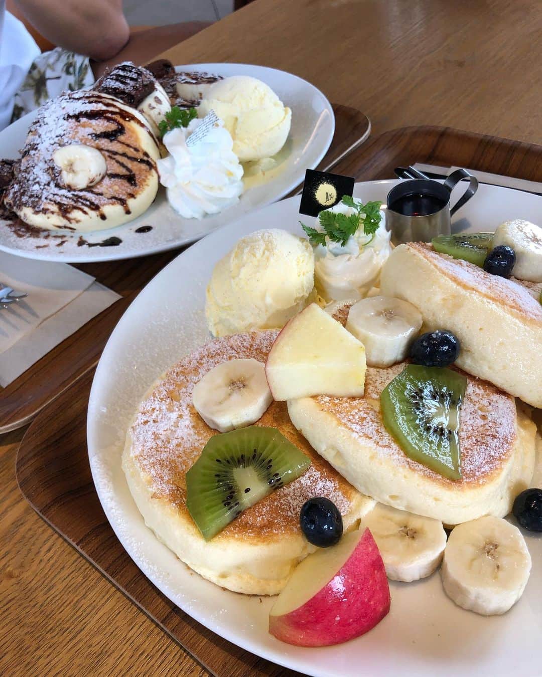 野口彩未のインスタグラム：「最近ご飯の後に 甘い物たべてまう…🐷」