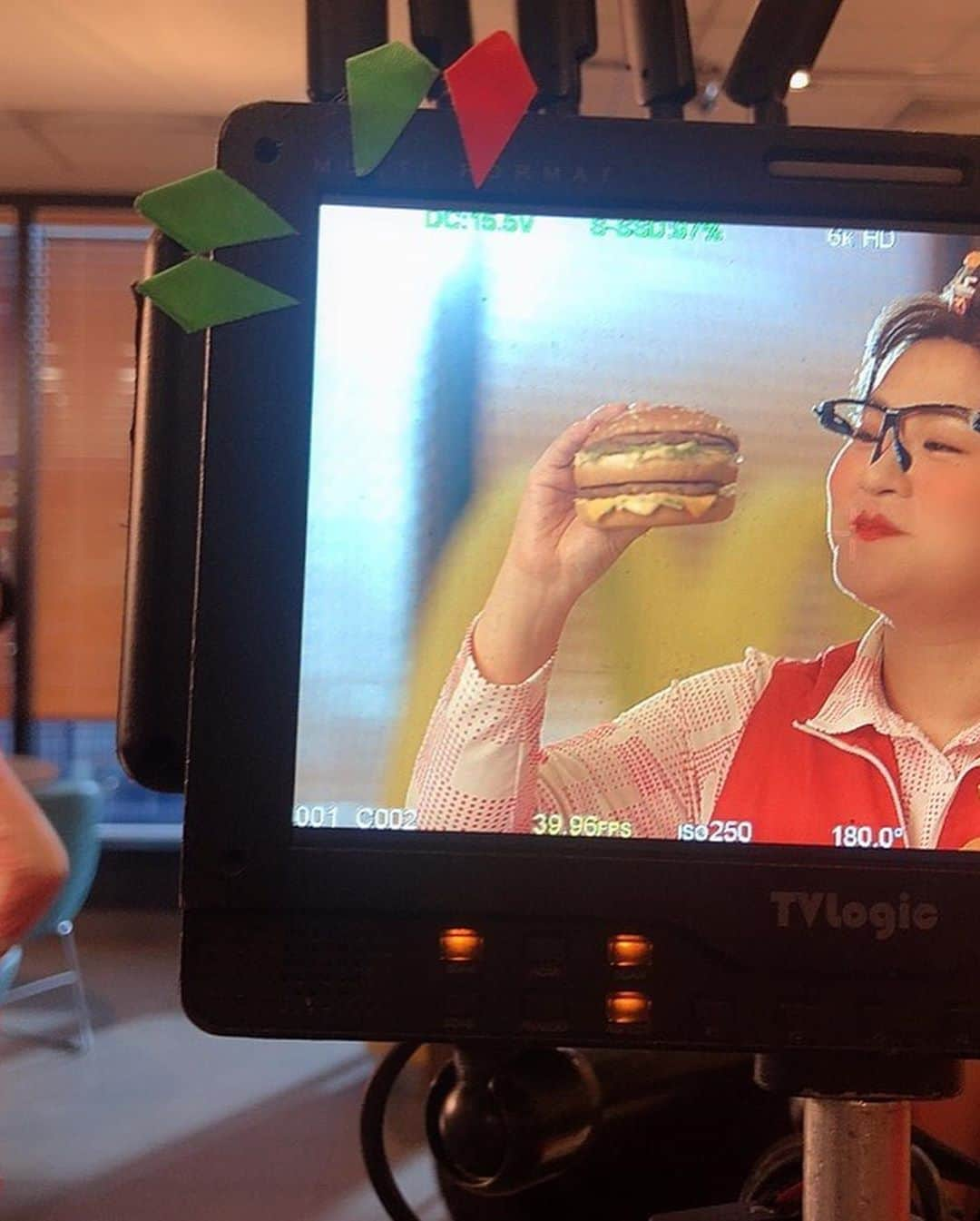 キム・シニョンさんのインスタグラム写真 - (キム・シニョンInstagram)「#맥도날드 #빅맥송#둘째이모김다비 #광고 찍었어요 우리버거조카들#대사랑받아랏 #빅맥송🎤 참여하세요」7月31日 12時12分 - ksy83s