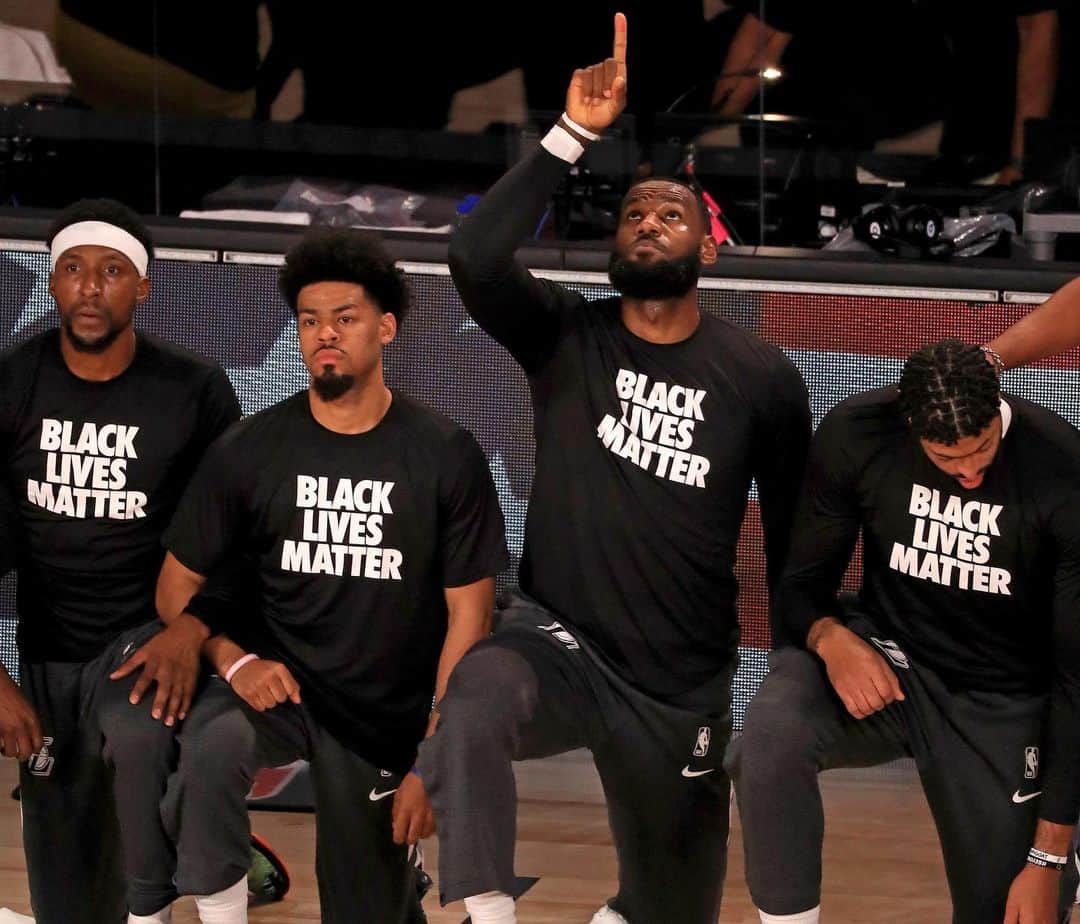 E! Onlineさんのインスタグラム写真 - (E! OnlineInstagram)「The #NBA is officially back with numerous dedications to BLM. 🏀 🖤 📍Orlando, Florida (📷: Getty)」7月31日 12時31分 - enews