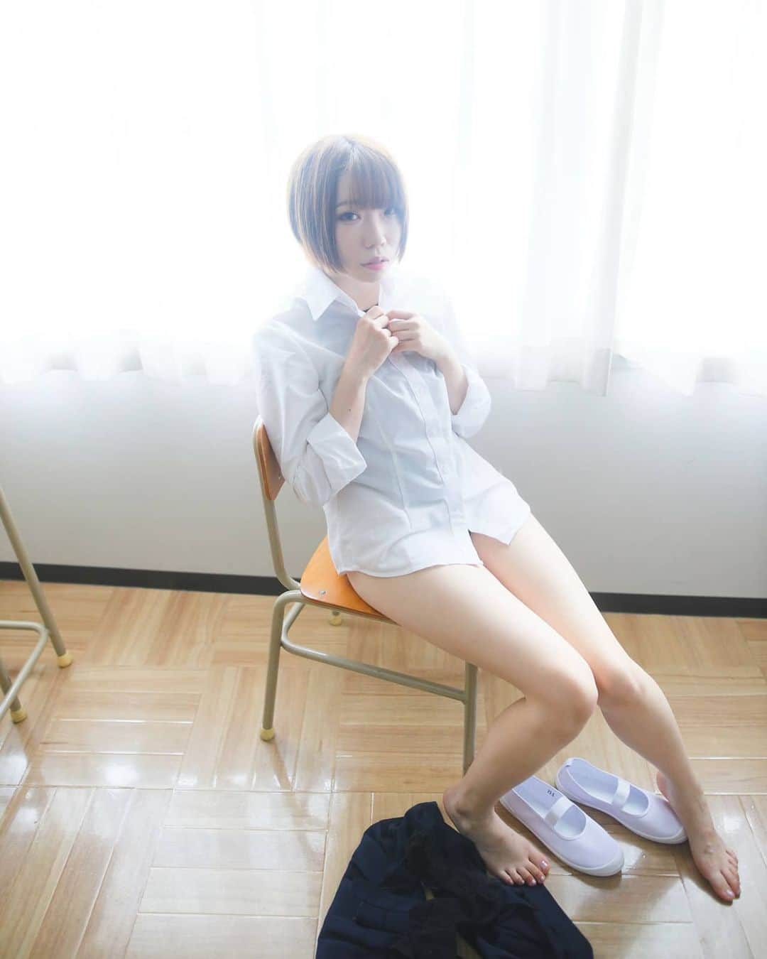 コスプレイヤー　ムチムチ生脚 松岡奈々さんのインスタグラム写真 - (松岡奈々Instagram)「上も脱いじゃおうか……… #jk #jkブランド #女子高生 #女子高生制服  #太ももムチムチ #joshikosei #角色扮演 #seifukugirl #seifukucosplay #コスプレイ #学校 #教室  #休み時間 #japanese #japan_photo ...