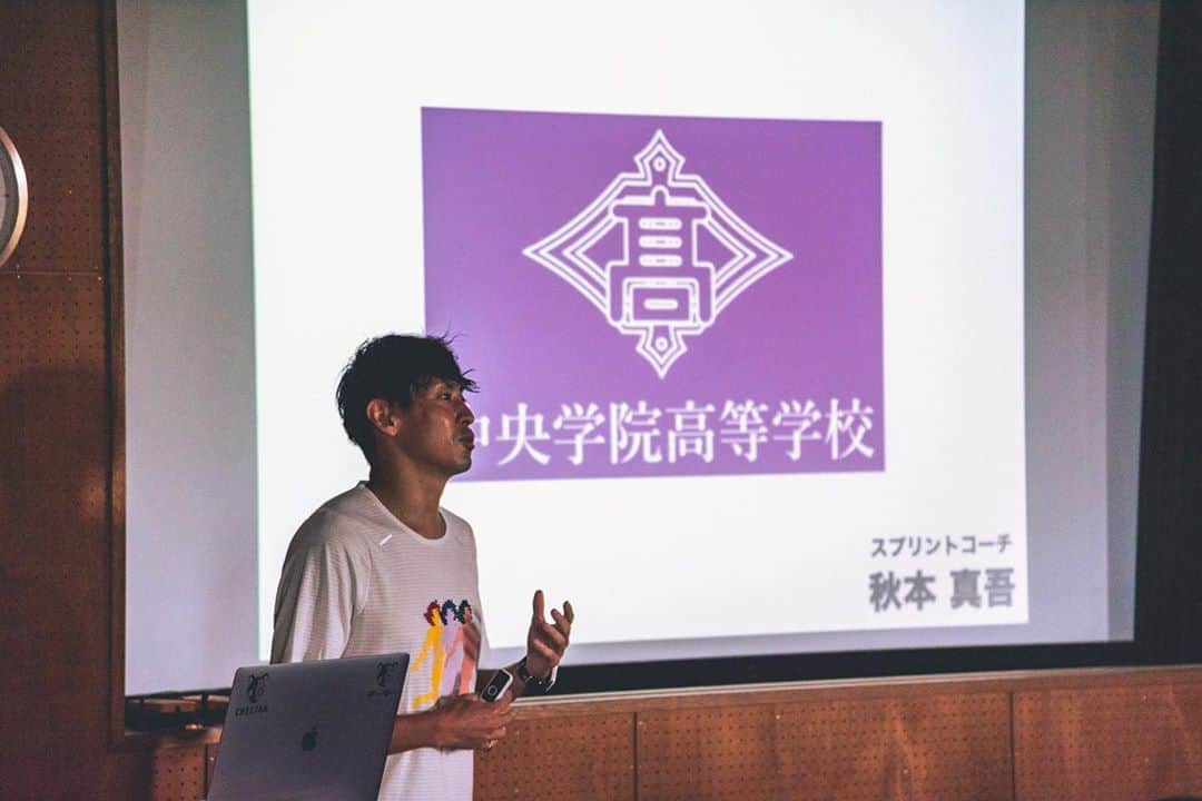 秋本真吾のインスタグラム：「中央学院高校野球部さんへ。  「走る」チーム。 その力になれるように。  #中央学院高校 #野球部 #秋本真吾」
