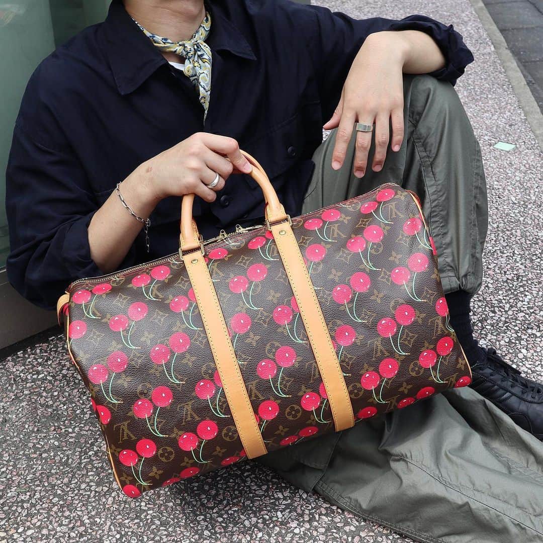 Vintage Brand Boutique AMOREさんのインスタグラム写真 - (Vintage Brand Boutique AMOREInstagram)「Louis Vuitton x Takashi Murakami Keepall 45 Monogram Cherry .  This item is available at the store and online. Please DM us if you would like to know more information.  Free Shipping Worldwide✈️ ≫ ≫ ≫✉️ info@amorevintagetokyo.com  #AMOREmeetsLVxMURAKAMI #村上隆 #ヴィンテージ #ルイヴィトン  #ヴィンテージルイヴィトン #ヴィンテージブランドブティック #アモーレ #アモーレトーキョー #表参道 #青山 #東京 #louisvuitton #takashimurakami #murakamitakashi #vintage #vintagelouisvuitton #louisvuittonvintage #amoretokyo  #amorevintage #vintageshop #amoregentlman #アモーレジェントルマン #popupstore」7月31日 13時02分 - amore_tokyo