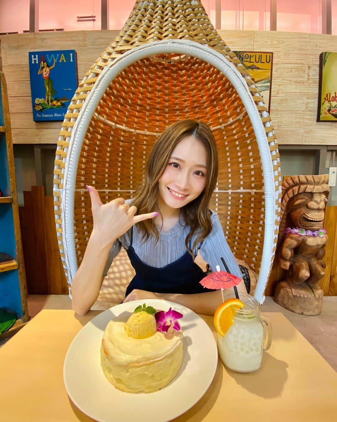 TONEAYUさんのインスタグラム写真 - (TONEAYUInstagram)「Aloha kitchen🤙🏻🌺✨﻿ ﻿ これまで数々のパンケーキ食べてきたけど、これめちゃくちゃ好みだった🤤﻿ ﻿ スフレのように消えてしまう口溶け🥺🤍﻿ ﻿ 店内も可愛すぎ...この椅子欲しい...w﻿ ﻿ Waikikiにもあるらしく、次はHawaiiのAloha kitchen行ってみたい...🏄‍♀️✨✨﻿ ﻿ こちらは、木更津アウトレットの隣にあるお店でした💁🏼‍♀️﻿ ﻿ ﻿ #Alohakitchen﻿ #リリコイ #パンケーキ﻿ #cafe﻿ #木更津﻿ #アロハテラス」7月31日 13時15分 - toneayu