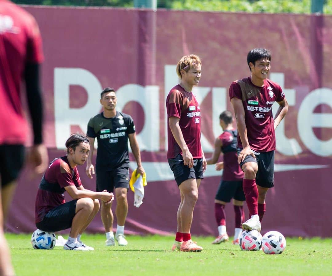 ヴィッセル神戸さんのインスタグラム写真 - (ヴィッセル神戸Instagram)「The team is in good spirits! ☺️ .  #vissel #visselkobe #ヴィッセル #ヴィッセル神戸 #Kobe #神戸 #WeAreKobe #KobeForeverForward #一致団結 #JLeague #Jリーグ #DAZN」7月31日 13時15分 - visselkobe