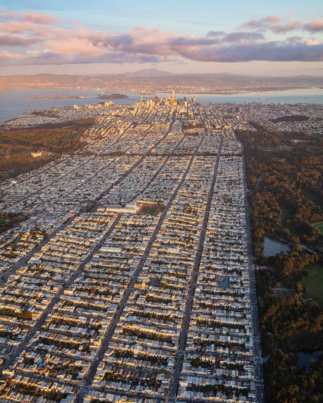 National Geographic Travelさんのインスタグラム写真 - (National Geographic TravelInstagram)「Photo by @tobyharriman  The Outer and Inner Richmond neighborhoods leading into San Francisco, captured via helicopter in December 2019. Golden Gate Park sits on the right side of the frame, while the Presidio—part of the Golden Gate National Recreation Area—sits on the left. You can see George Washington High School in the middle of the shot, with Oakland and Mount Diablo in the distance.  Follow @tobyharriman for more. #natgeo #sanfrancisco」7月31日 13時09分 - natgeotravel