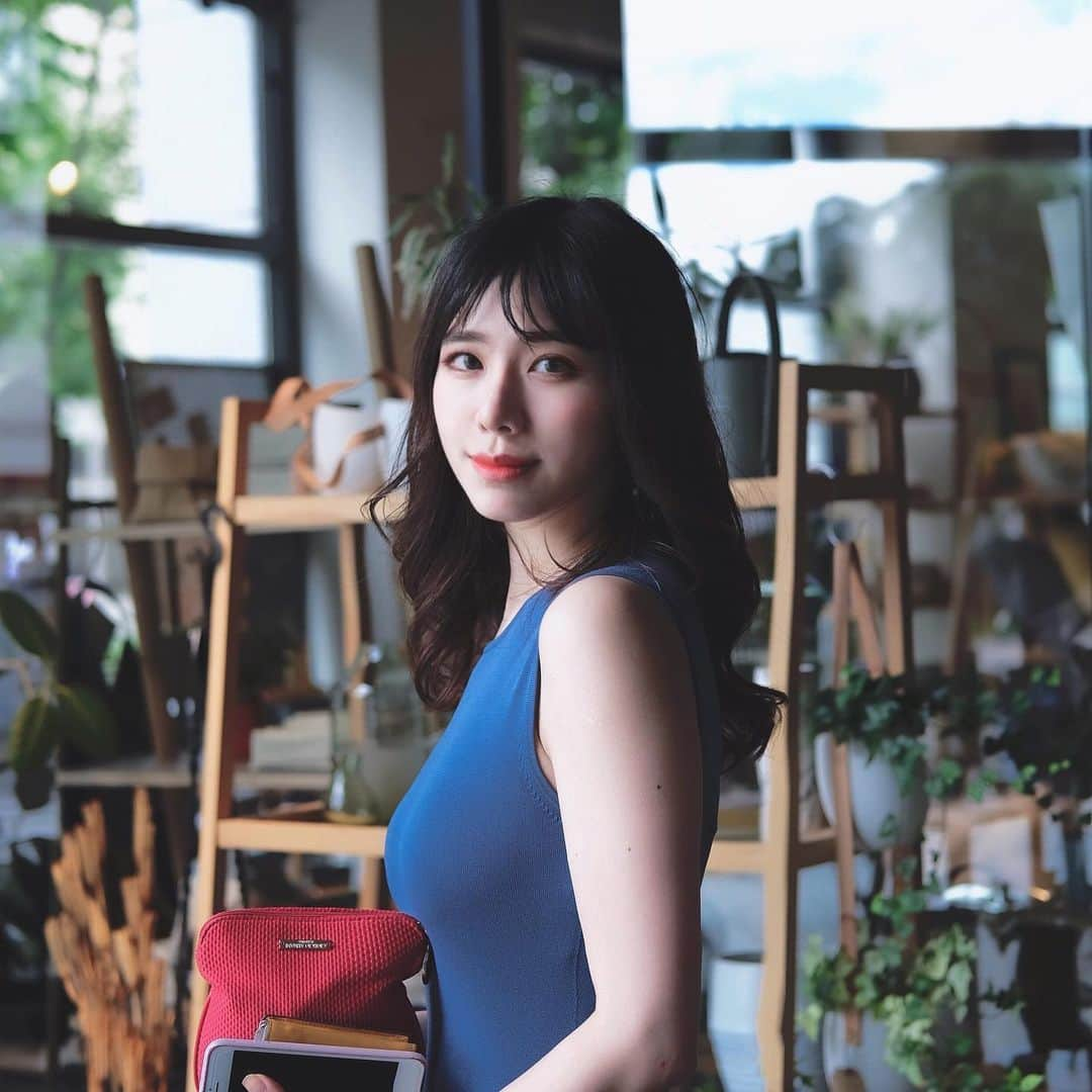 黃家怡（Bonnie C. Huang）さんのインスタグラム写真 - (黃家怡（Bonnie C. Huang）Instagram)「🧍🏻‍♀️🌿 最近好熱喔！夏天終於要來了嗎？」7月31日 13時14分 - bonnie.huang