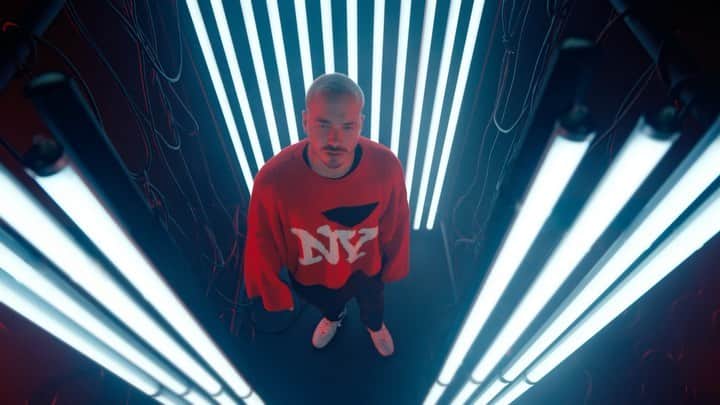 のインスタグラム：「#NoTeVayas con mi hermanito @jbalvin disponible ya, dale para @YouTube para que veas el video - @elasticpeople」