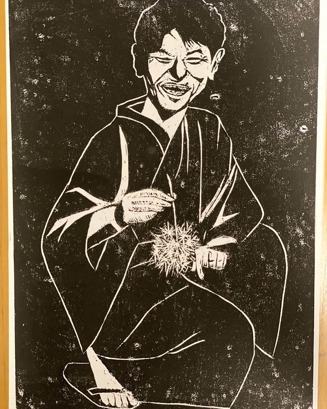 屋敷裕政のインスタグラム：「‪南原さんを版画にしました。‬  ‪#遂に草薙君と直接対決‬ ‪#初めてヒルナンデスで草薙君の版画を見た時からこの時を待ち望んでいた‬ ‪#会心の出来‬ ‪#線香花火の儚さも最高‬ ‪#まさかの南原さんの票だけ入らず‬ ‪#一番届いて欲しい人に響かんかった‬ ‪#毎週金曜は版画の日にしてほしい‬ ‪#ヒルナンデス‬ ‪#南原清隆‬」