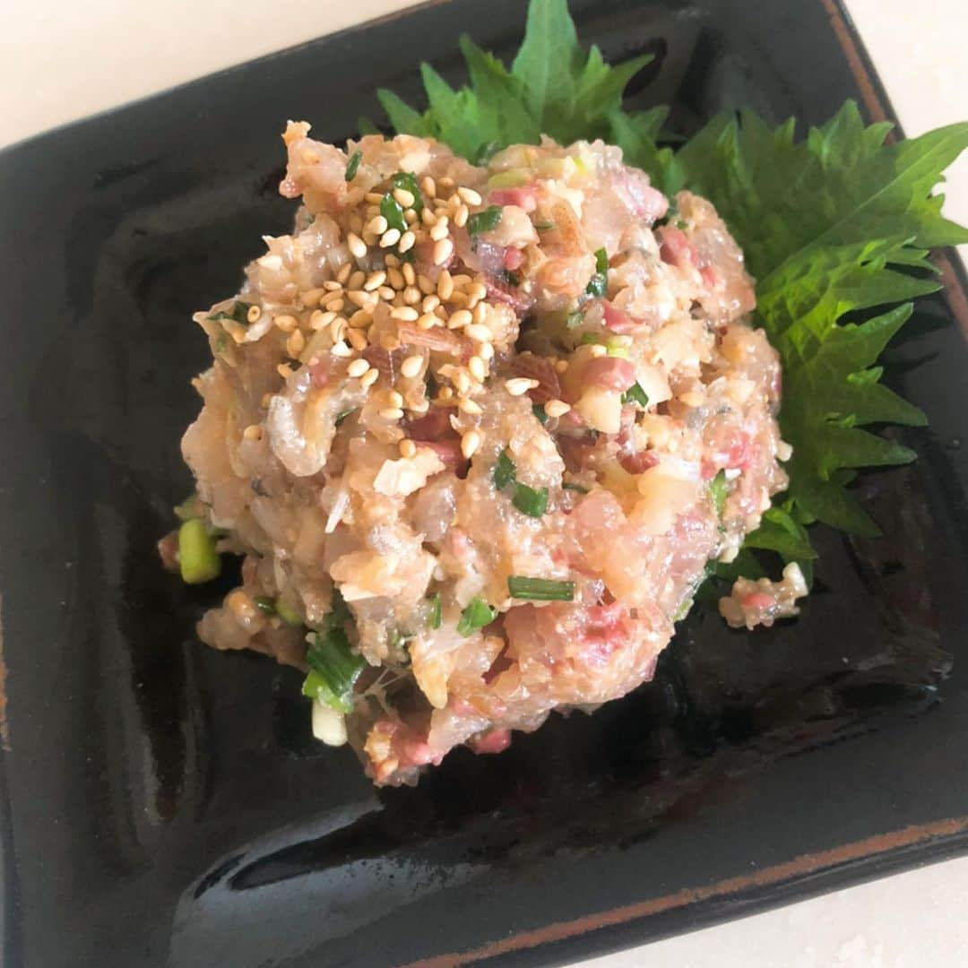 加藤綾菜さんのインスタグラム写真 - (加藤綾菜Instagram)「夏が旬のあじ❤️ あじのなめろうを作り余ったらハンバーグにします🥰💕 魚が苦手な人でもいけます❣️ 近々、YouTubeで紹介しようかな❤️ #あじ #魚嫌いな人 #美味しく #食べれる💕」7月31日 13時51分 - katoayana0412