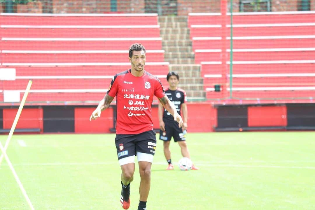 ジェイ・ボスロイドさんのインスタグラム写真 - (ジェイ・ボスロイドInstagram)「Good week training, big game against @andresiniesta8 and his Kobe team but we are always confident especially at home in the Sapporo Dome!!   #consadole#team#together#win#belief#determination#striveforgreatness#blessed#hardwork#dedication#soccer#football#training#japan#jleague#adidas#adidastokyo」7月31日 13時44分 - jaybothroyd