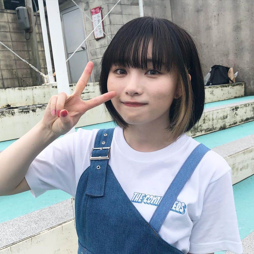 ザ・コインロッカーズのインスタグラム：「さきほど公開されたザ・コインロッカーズ「夢がない僕が夢をみたんだ」Music Videoはもうチェックしていただけましたかー？👀  今日のオフショットはMusic Video撮影時の未来🍋 早朝からの撮影でしたが、いつでも元気いっぱいの未来です！  インスタ不慣れなスタッフ私はいつもわからないことは未来に聞いて学んでおります🥺  #コインロッカーズ #コイロカ #コイロカオフショット #宇都宮未来」