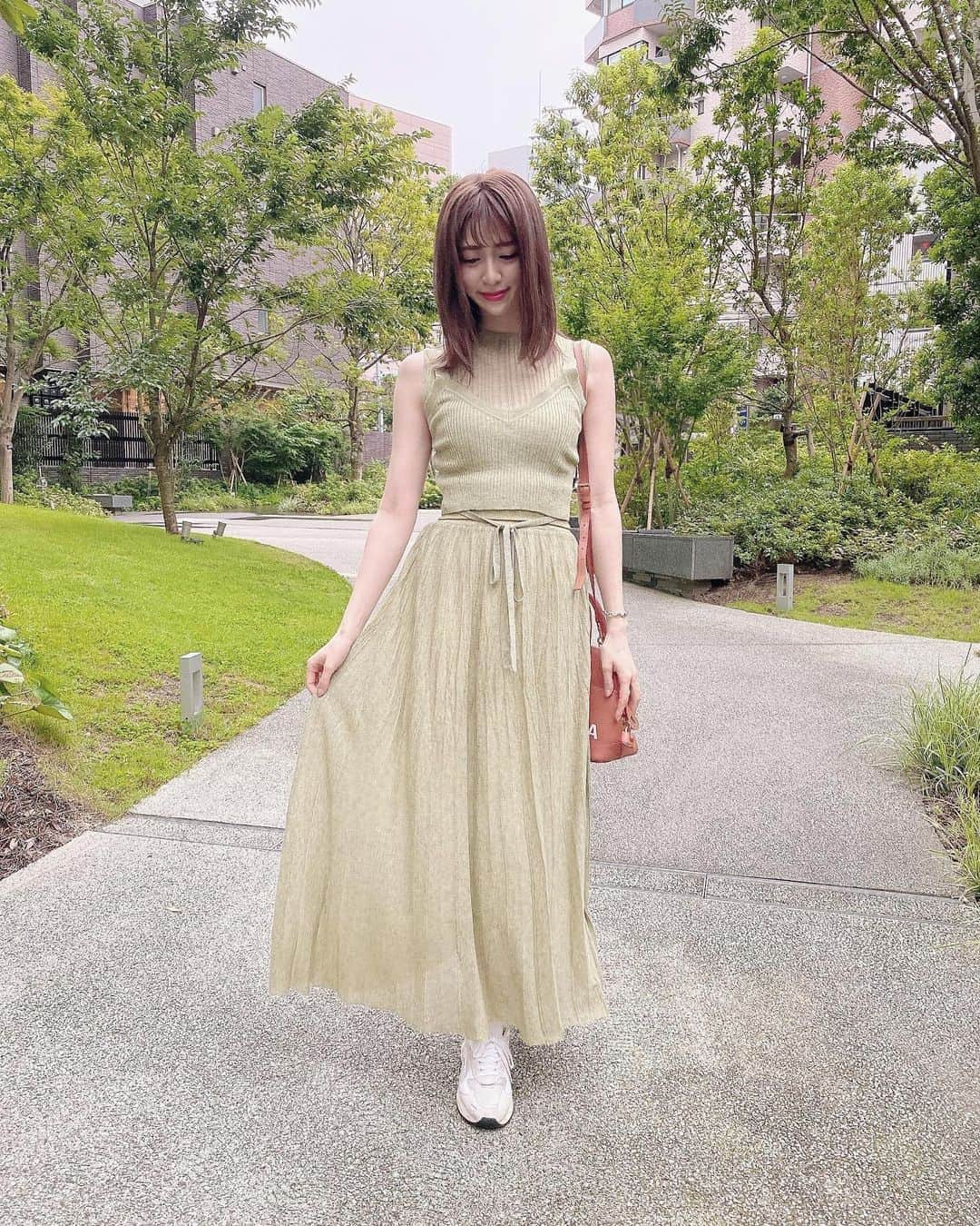 新部宏美さんのインスタグラム写真 - (新部宏美Instagram)「シースルーかわいい🥺 お洒落なセットアップ💚💚💚 @mercuryduo_com です🕊 * * #mercuryduo#マーキュリーデュオ#セットアップ#セットアップコーデ#ブルベ夏#お散歩#デートコーデ#3色コーデ」7月31日 23時52分 - piromin_1202