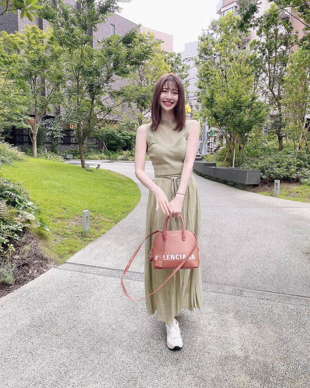 新部宏美さんのインスタグラム写真 - (新部宏美Instagram)「シースルーかわいい🥺 お洒落なセットアップ💚💚💚 @mercuryduo_com です🕊 * * #mercuryduo#マーキュリーデュオ#セットアップ#セットアップコーデ#ブルベ夏#お散歩#デートコーデ#3色コーデ」7月31日 23時52分 - piromin_1202