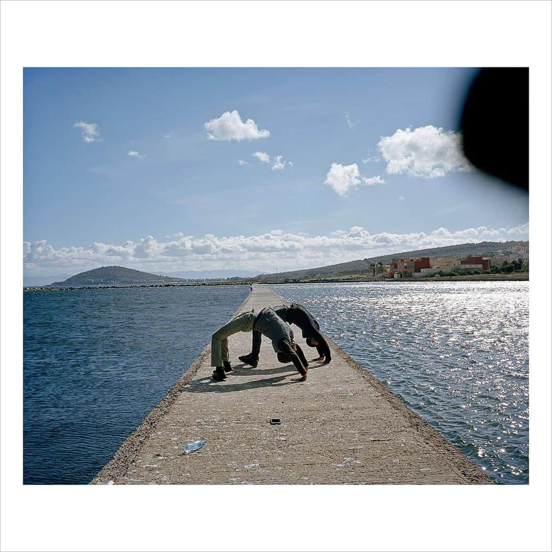 Magnum Photosさんのインスタグラム写真 - (Magnum PhotosInstagram)「“This photograph makes me think about bridges, and the extent to which the origins of our issues reside on an illusion that we are separated.⁠ ⁠ Carlos Skliar writes in his essay, ‘The Fragile Look’: ⁠ ⁠ ...to eliminate judgement is no easy task and, despite this, it is exactly what should be done, everything that would have to be done from now onwards so the world could be different and become pure childhood—or pure abnormality. That is: it doesn’t inevitably progress towards self-destruction, but rather, it would lead to the freedom of time and the precious uselessness of the actions undertaken, those actions that lie far from the benefit of profit-making and the trade of bodies and souls.” – Lua Ribeira⁠ .⁠ Solidarity, the July Magnum Square Print Sale, in support of the @naacp and in collaboration with @voguemagazine, is live until Sunday!⁠ .⁠ This is a unique opportunity to purchase signed or estate-stamped prints by over 100 of the world’s leading photographic artists in an exclusive 6x6” format for $100.⁠ .⁠ Magnum photographers and Vogue are both donating 50% of their proceeds to the National Association for the Advancement of Colored People (@naacp), the longest-running, and largest civil rights organization in the United States.⁠ .⁠ The NAACP’s mission is to eliminate race-based discrimination and uphold equality of rights of all persons.⁠ .⁠ Visit the link in bio to see all the images available.⁠ .⁠ PHOTO: Los Afortunados. Melilla, Spain. 2019.⁠ .⁠ © @lua_ribeira/#MagnumPhotos⁠ ⁠ #MAGNUMSQUARE #Solidarity #printsale」8月1日 0時01分 - magnumphotos