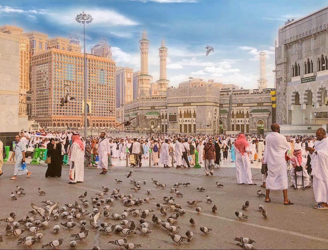 ラウディアシンシアベラのインスタグラム：「Assalamu'alaikum warahmatullahi wabarakatuh 🙏🏼 - Happy Eid al-Adha untuk seluruh temen-temen yang merayakan nya yaaaa.... 🤍 Taqabbalallahu minna wa minkum. Semoga Allah Ta'ala menerima amal ibadah kita dan Semoga tahun depan bagi yang mau kurban,ibadah haji Allah Subhaanahu Wa Ta'ala mudahkan.  . . 🤍 1441H」