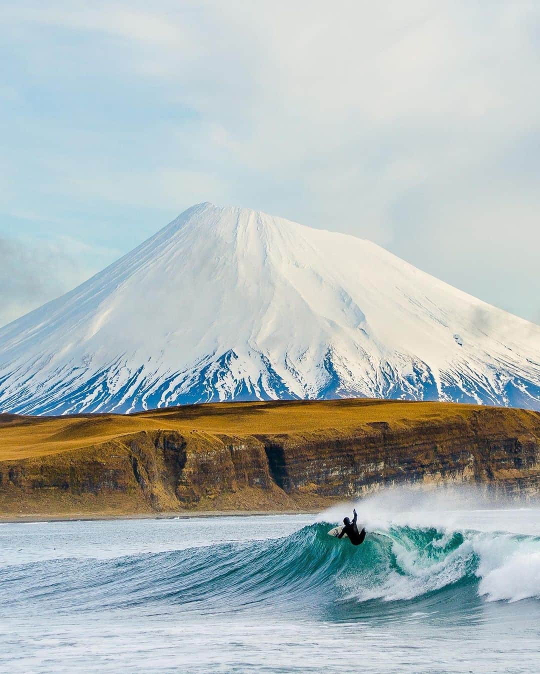 Alex Strohlさんのインスタグラム写真 - (Alex StrohlInstagram)「Just released a brand new  @wildistco workshop with the one and only @chrisburkard called: The Business of Photography.   Chris is one of the hardest working creatives I know and his meteoric rise can teach of all us freelancers a lot about drive, focus and community building.   I approached Chris 3 years ago about doing this and timing didn’t work until 2020. This is going to be an all time classic workshop of ours because all the knowledge Chris shares is actionable and timeless.   The first 1000 students get it at $149 — link in bio to get in 🙏🏻」8月1日 0時11分 - alexstrohl