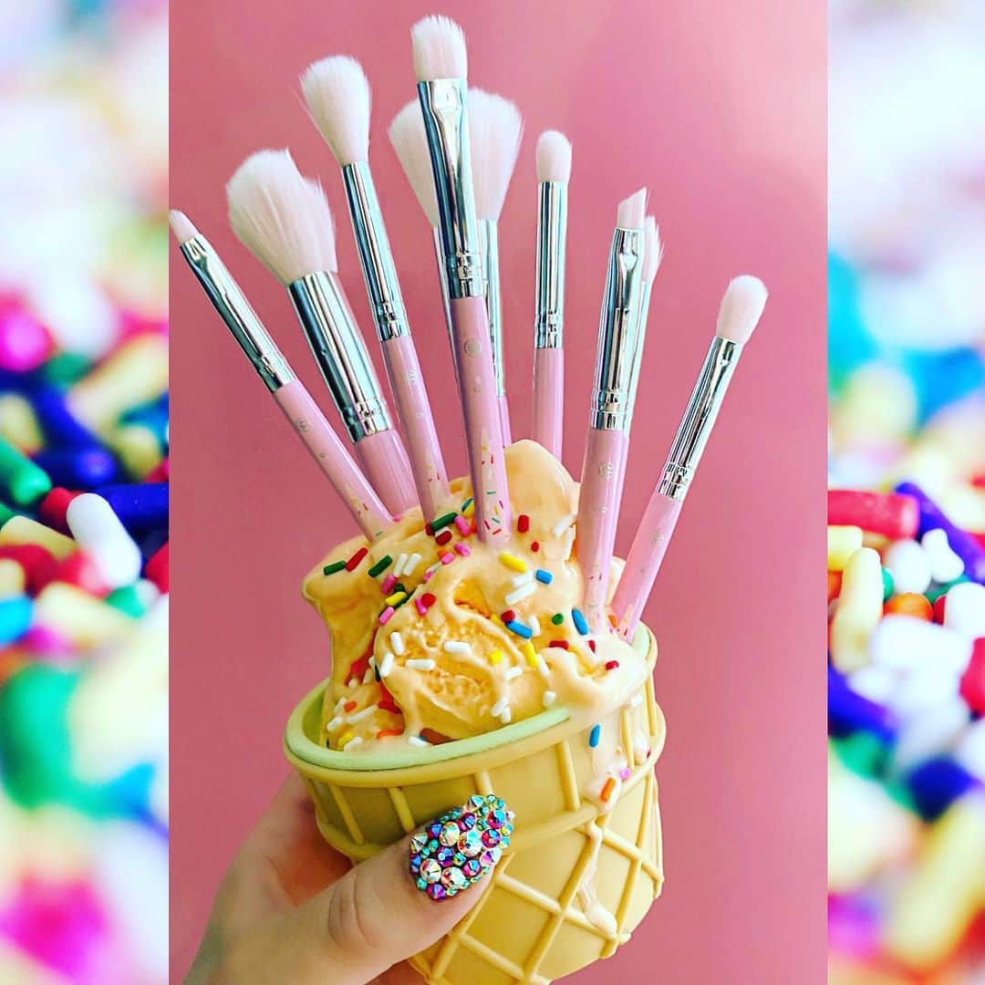 BH Cosmeticsさんのインスタグラム写真 - (BH CosmeticsInstagram)「Pack on the sugar with our NEW Sprinkles brush set - 9 ~vegan~ face + eye essentials that blend, line and define like a sweet dream ☁️🖌#bhsweetshoppe #bhcosmetics」8月1日 0時06分 - bhcosmetics