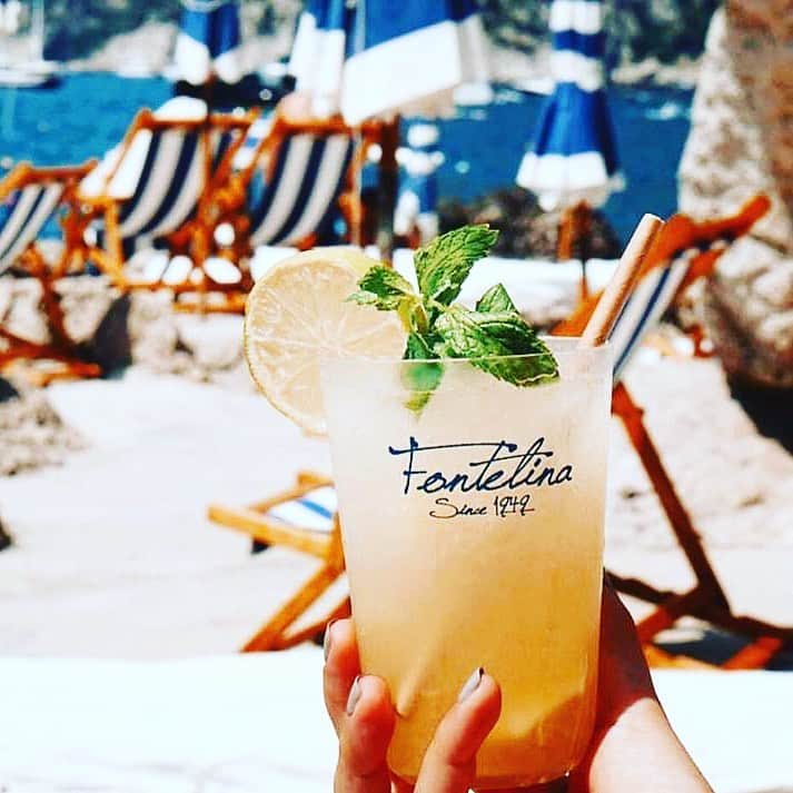 イタレッセさんのインスタグラム写真 - (イタレッセInstagram)「It’s time for relax on the beach! What’s better than doing it enjoying a cocktail in our Tonic beach? Try it out! Cheers!  #italesse #beachcollection #glassware #design #summer #summertime #relax #weekend #vacation #drink #cocktail #bartender #life #instawine #instacocktails #winelovers #cheers #enjoy #capri  #italia #colors  Ph by @lafontelinacapri」8月1日 0時14分 - italesse