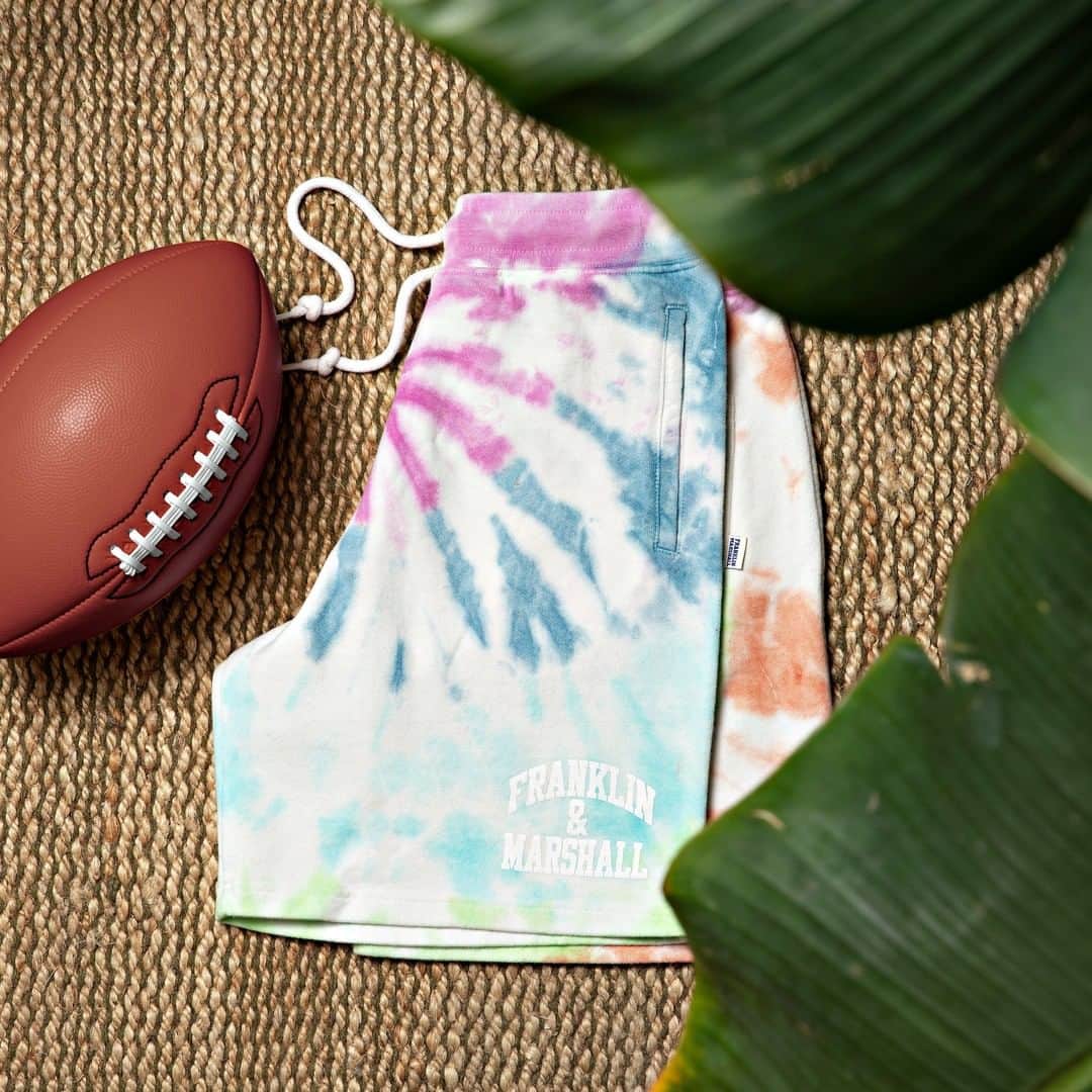 フランクリン&マーシャルのインスタグラム：「FRANKLIN & MARSHALL  SS2020 COLLECTION   Summer tie dyes  #franklinandmarshall #newcollection #ss20 #bermuda」