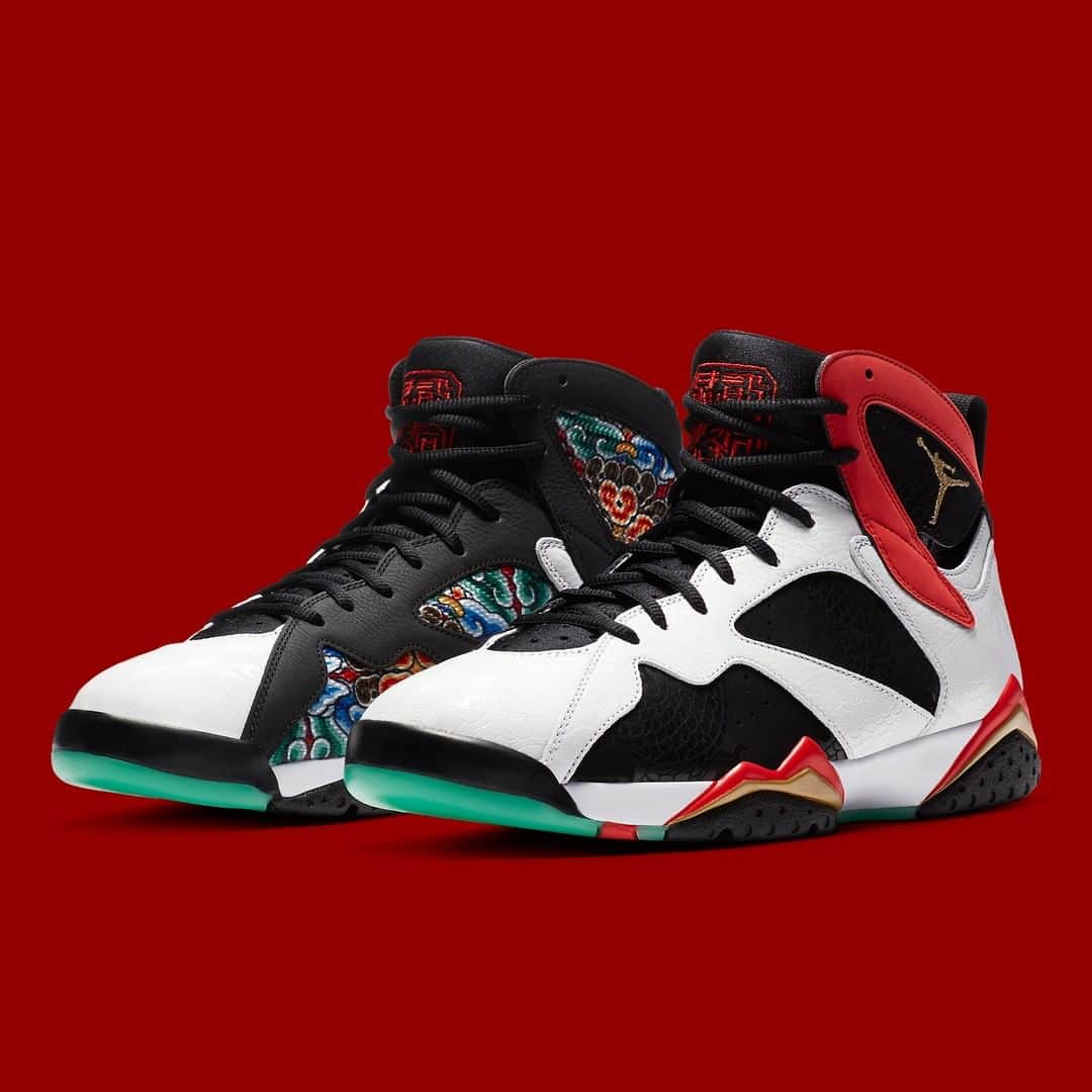 Sneaker Newsさんのインスタグラム写真 - (Sneaker NewsInstagram)「Wow! Air Jordan 7 Retro GC "Greater China" revealed! How crazy are these? Link in bio for details.」8月1日 0時31分 - sneakernews
