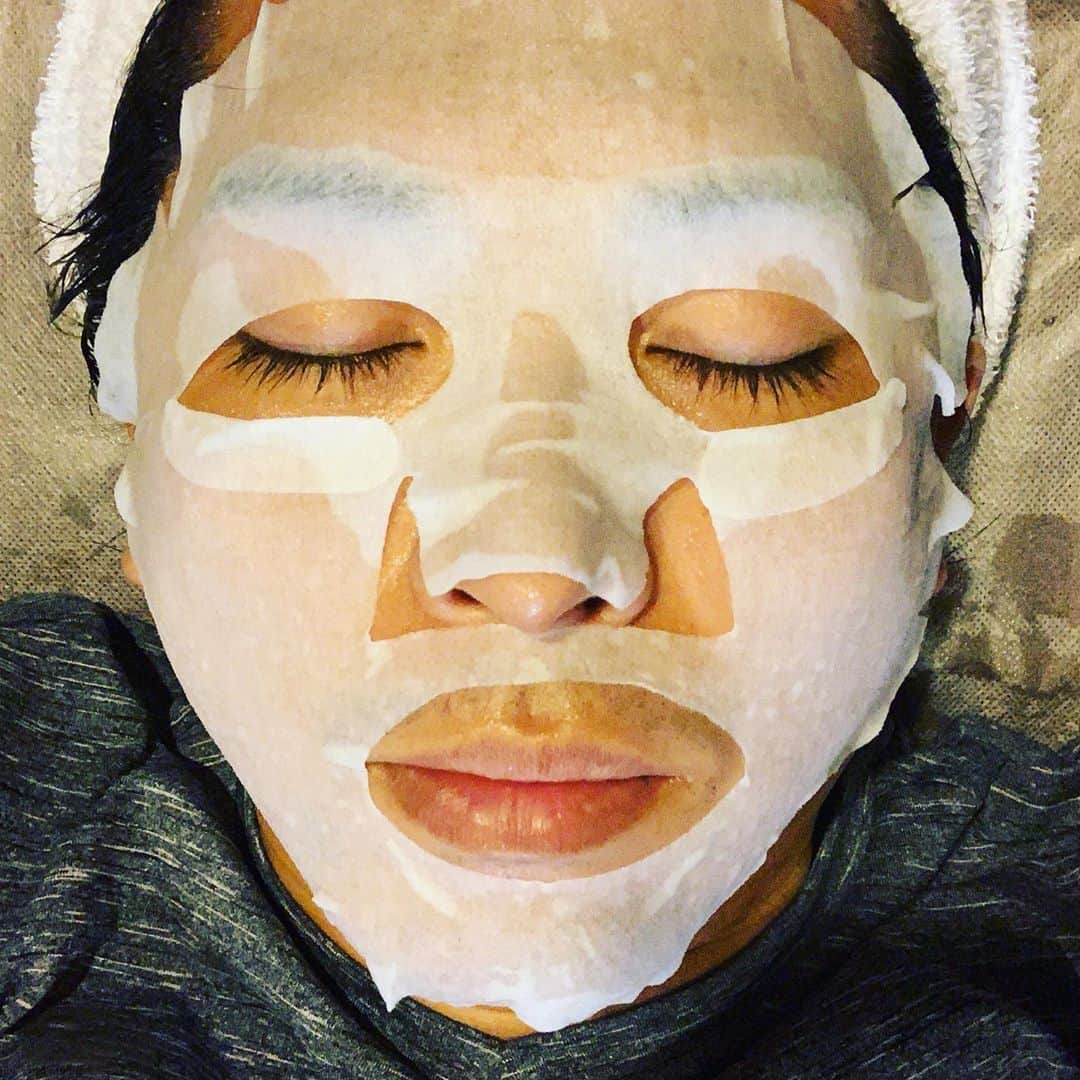 宮崎謙介さんのインスタグラム写真 - (宮崎謙介Instagram)「美容への意識改革。パックとかする日が来るなんてね。」8月1日 0時36分 - miyazakikensuke1031