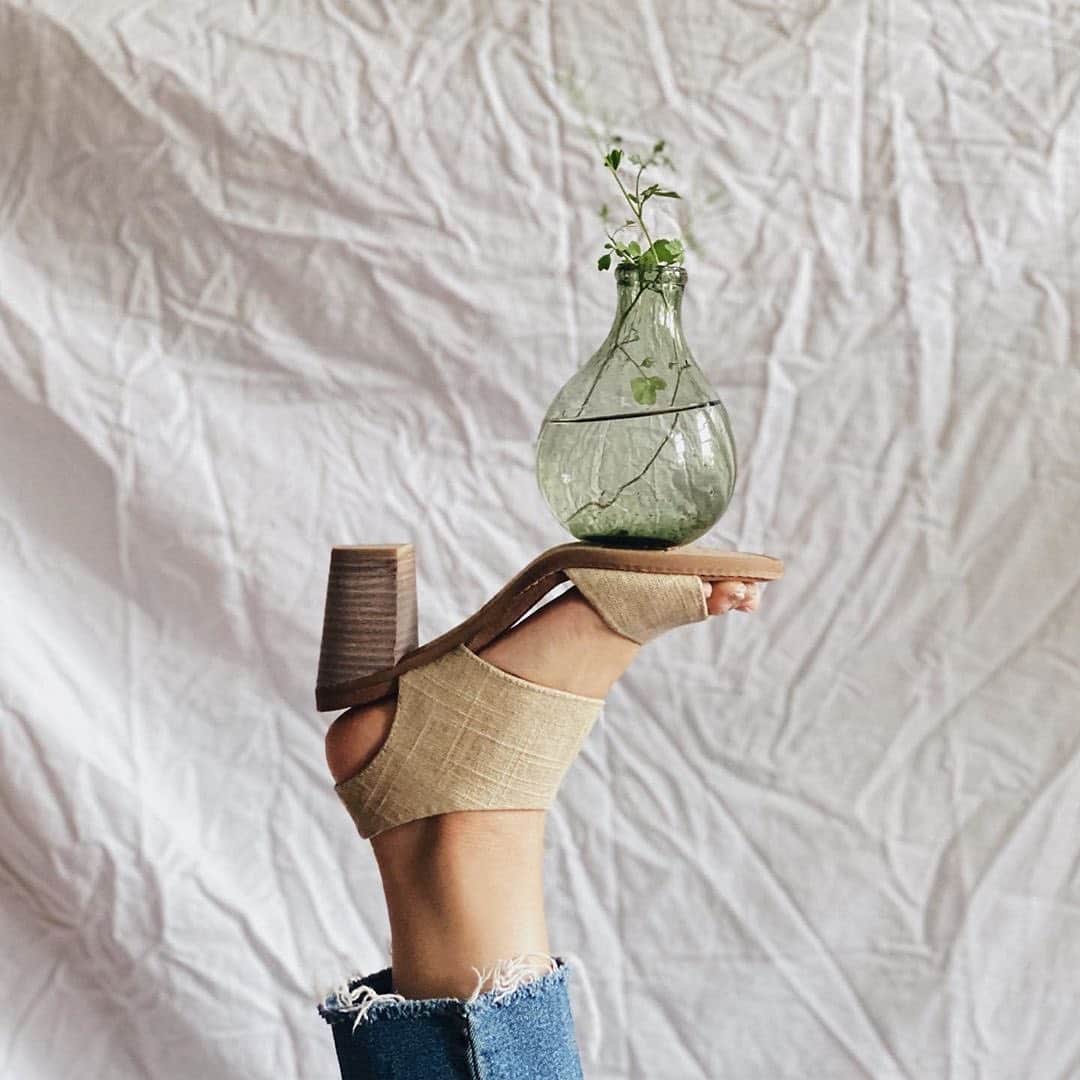 トムズシューズのインスタグラム：「@littlemaisunshine bringing a new perspective to our Majorca Sandals. #regram」