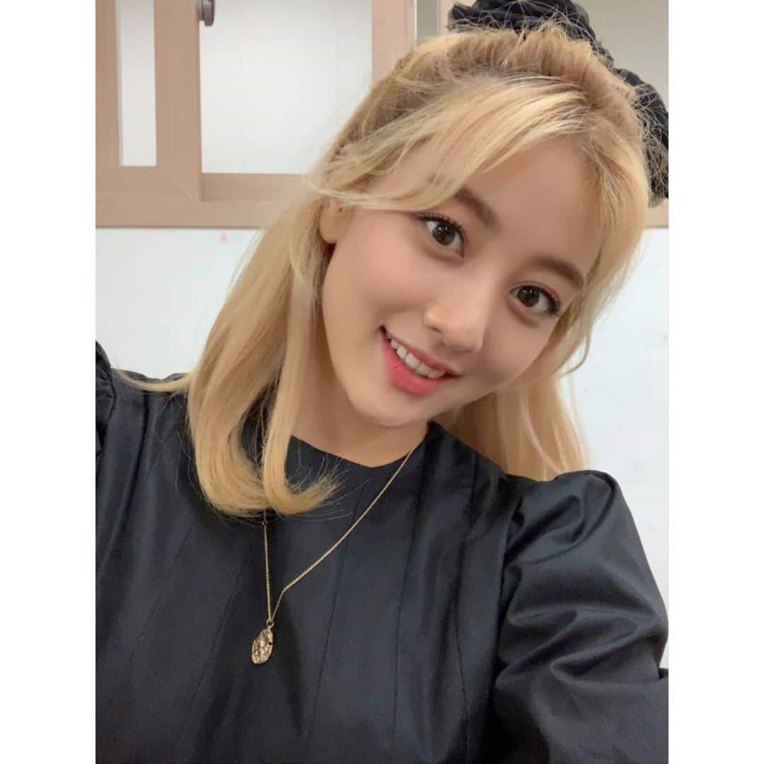 TWICEさんのインスタグラム写真 - (TWICEInstagram)「원스 나 오늘 금발 마지막 스케줄이얌😎」7月31日 15時52分 - twicetagram