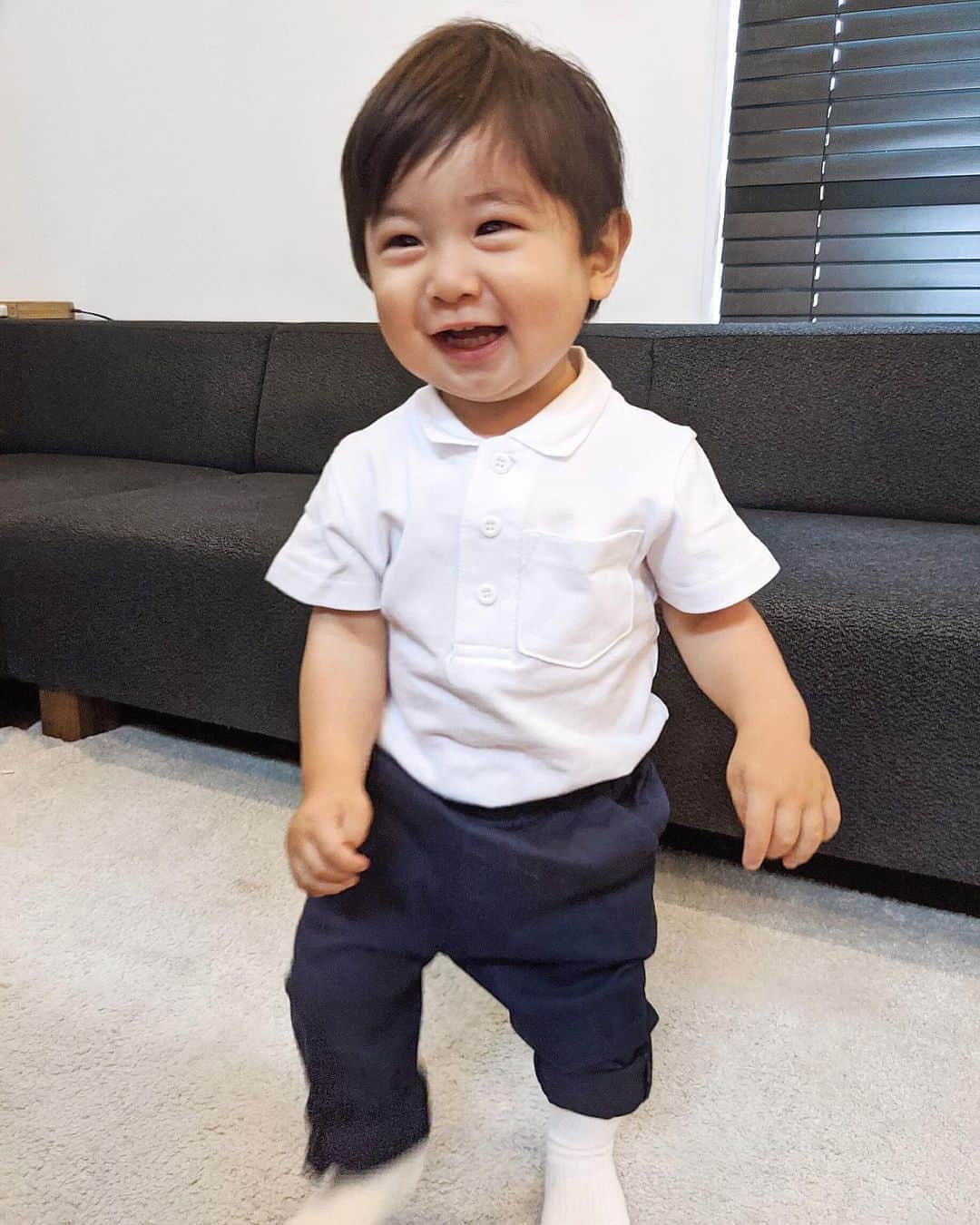 ソンイのインスタグラム：「先日、息子の来年度から通う幼稚園(4年保育)が無事に決まりパパママ一安心👦🏻✊🏻ふぅ﻿ ﻿ まだまだ赤ちゃんと思いたいけど、3月生まれだからあっという間に来年4月から年少々クラスで入園です😭🏫🎒﻿ ﻿ 夫婦で子供の将来の事や育児方針についてたくさん話し合え、家族で初めての挑戦はとても有意義な期間となりました☺️﻿ ﻿ パパ、鬼嫁との受験猛特訓お疲れ様🤣爆﻿ 6月の話で息子も1歳3ヵ月、1番ちびっ子だったけど💮でした😭👏🏼﻿ ﻿ 幼稚園決めのために揃えた服が萌えすぎた🥺💕﻿ 2枚目は本番前に夫婦でのエイエイオー✊🏻﻿ ﻿ #男の子ベビー #1歳3ヶ月 の時」
