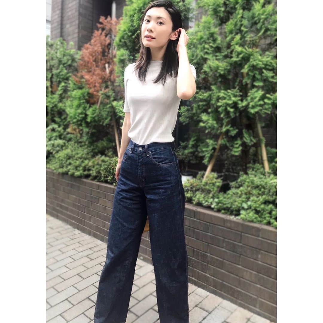 加藤侑紀のインスタグラム：「開始微減肥滿兩年了，減了6.5公斤🚶 以這行標準來說還是太胖，但我自己覺得現在剛好不再減了😉 減肥是我一直以來的煩惱，以前試過一些不健康的方法。但現在知道自己開心滿足最重要 不用管別人怎麼看。現在我開心又健康🍀 好不囉嗦了，去吃炸豬排咖哩飯來慶祝🍛 ・ 自己流ゆるダイエットを始めて丸2年。結果は－6.5kg🚶 同業女子と比べると全然太り過ぎなんだけど、自分がベストと思う体重になったのでこれ以上は減らさない😉 ずーーっとダイエットって悩みで無理な事してた時期もあったけど、結局誰に何を言われようと自分が納得してやらないと上手くいかないんだよねー何でもそうか🍀 という事でご褒美のカツカレーを食べに行きます🍛」