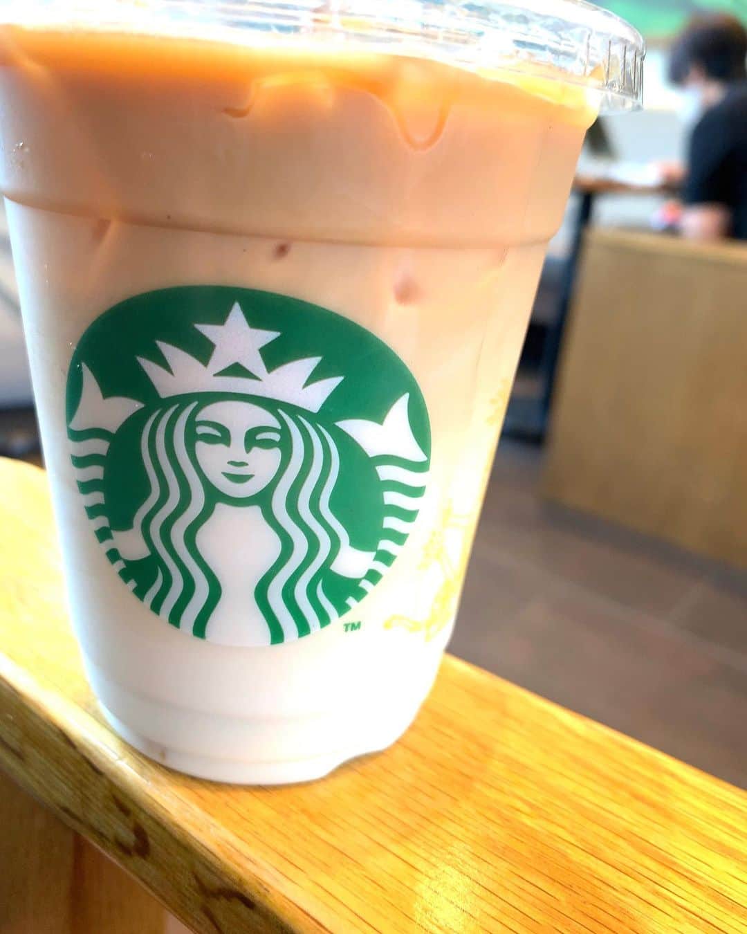 鶴久政治のインスタグラム：「久々のスタバ」