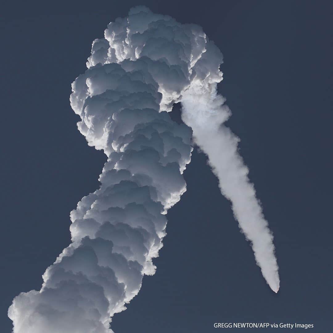 ABC Newsさんのインスタグラム写真 - (ABC NewsInstagram)「An Atlas V rocket with the Perseverance rover soars to space after lifting off from Launch Complex 41 at Cape Canaveral Air Force Station in Florida. #nasa #mars #perseverance」7月31日 16時28分 - abcnews