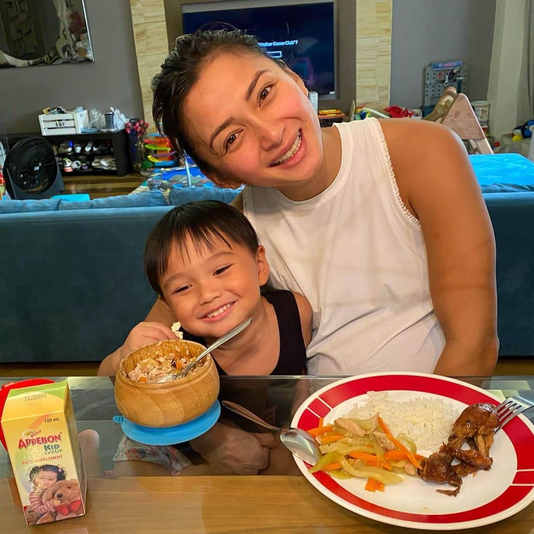 Iya Villaniaさんのインスタグラム写真 - (Iya VillaniaInstagram)「We make it a point to prepare food at home that both the adults and kids can eat. But we all know that not everything the adults eat, the kids will too 🙈 so to help the kids out they take Appebon Kid to boost their appetite making it easier for us to make sure they eat healthy 😊 what’s great is that it contains 100% of children’s daily needed Iron and Vitamin B Complex! It also has Lysine which is what boosts appetite 😊👍🏼 Yay to products that are there to help us parents out! 😆 #BatangAppebon #BatangGanadoSaLahat #BatangKaya」7月31日 16時29分 - iyavillania