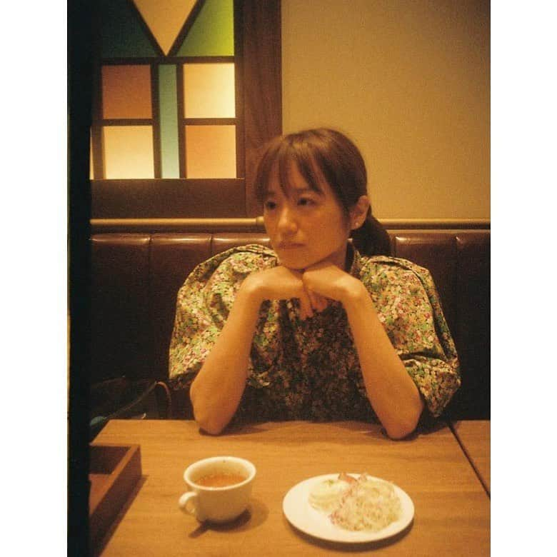 真下玲奈さんのインスタグラム写真 - (真下玲奈Instagram)「撮影があったので 先週、小顔矯正にこの間行ってきました！！ . ありがとうQpuさん😭😭😭 . 今回はハイフもやったので 特に顔がスッキリしました。 . どんどん顔小さくなってる。 みんな直接見てほしい！！！ . .  ✨HIFU（ハイフ）は、頬や目元、あご下などのたるみを引き締める施術。高密度焦点式超音波により、筋膜に熱を与えて収縮させて、肌の内側から引き締めます。 たるみによるシワの改善や小顔効果が抜群なのです。 . . . .  #Qpu #小顔矯正 #Qpu表参道 #効果がすごい #小顔美人 #小顔矯正表参道 #小顔矯正渋谷 #速攻で効果あり #目が大きくなった #美肌効果 #ぜひぜひ #真下玲奈 #歪みなし #qpu_kogao #qpu_ino #小さい顔  #顔#コンプレックス解消」7月31日 16時32分 - r.mashitaaa.221