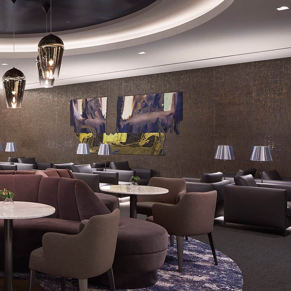 B&B Italiaさんのインスタグラム写真 - (B&B ItaliaInstagram)「B&B Italia Contract Division enhanced the interiors of the Polaris Lounge at San Francisco International Airport, providing the furnishings for a 2,000 square-meter space. The Polaris Lounges have also been inaugurated in some of the most important international airports, and they are scheduled to open in many more. . PH @solomoncordwellbuenz and Dave Burk Photography #bebitalia #furnituredesign #interiordesign #contract #contractfurniture #turnkeysolutions #hospitalityfurniture #customfurniture #SFOPolarisLounge」7月31日 16時33分 - bebitalia