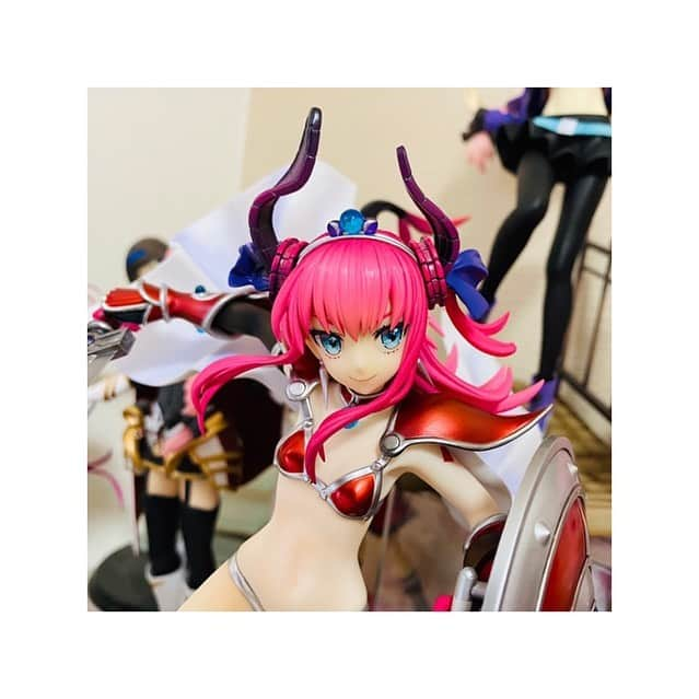 大久保瑠美さんのインスタグラム写真 - (大久保瑠美Instagram)「﻿ ブレエリちゃんフィギュアが届いた！﻿ うう〜ん顔が良い…( ˘ω˘)❤️﻿ ﻿ これでランサー、キャスター、ブレイブ(セイバー)が﻿揃ったよ…﻿ ﻿ あとはメカエリちゃんだな！🤖﻿ ﻿ ﻿ セイバーアストルフォもいつか…いつか…✨﻿ ﻿ ﻿ ﻿ #FGO﻿ #エリザベート﻿ #エリザベートブレイブ﻿ #エリちゃん﻿ #フィギュア」7月31日 16時39分 - rumirumi_81