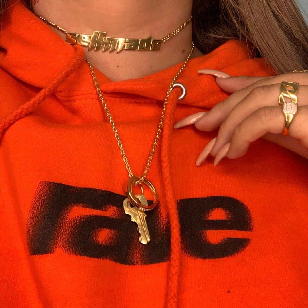 ファニー・リックマンのインスタグラム：「Selfmade #flxjy」
