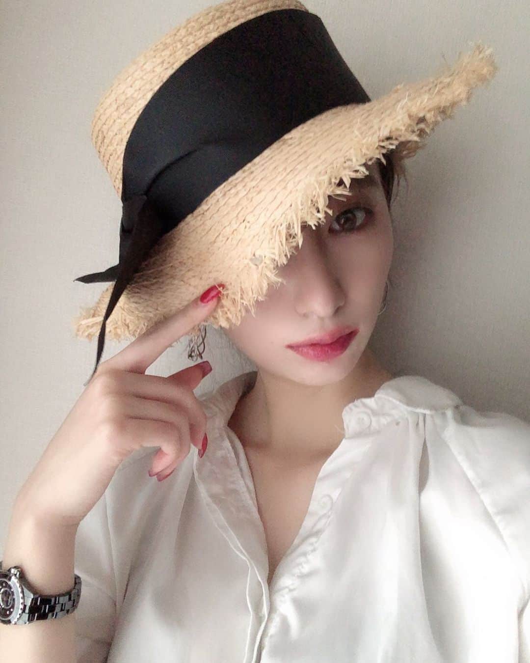 ViVi girlのインスタグラム：「. . こんにちは！ ViVigirlの松本梨花です🍐🌼 . 私が夏に買ったのは こちらの麦わら帽子です👒 大きめのリボンがついてて お洒落な所がお気に入りです♪ . #ViVigirl #ViVigirl_official #ViVigirlspick #ViVigirlspick_夏買ったもの」