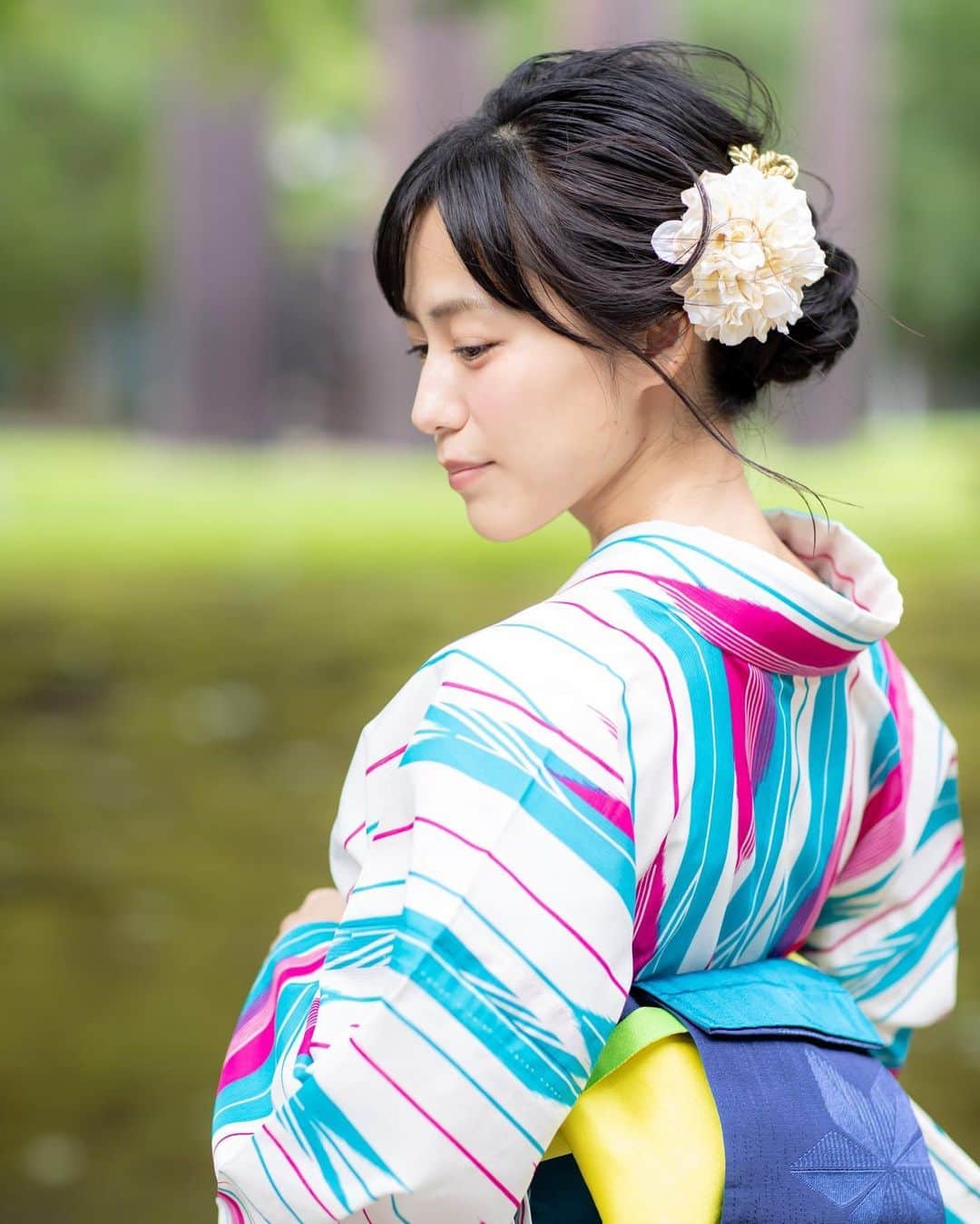 柏木美里のインスタグラム：「やっぱり浴衣は良いなぁ😻 帯はリバーシブルのを2本使って着付けて貰いました❣️  #浴衣 #浴衣デート #浴衣ヘアアレンジ #浴衣女子 #撮影 #撮影会 #モデル #花火 #お祭り #行きたいな #japanesegirl #kimono #yukata」