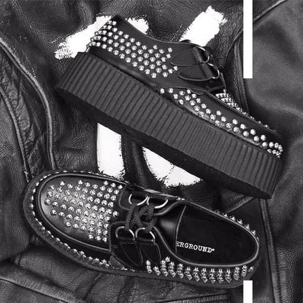 アンダーグラウンドのインスタグラム：「The Original Wulfrun Creeper. This limited edition available from our online store.⁠ ⁠ ⁠ **Step by step we work to improve our environmental footprint. As an independent company we can use our freedom to select products from ethical and local suppliers and we are able to commit to small batch production.This version of the Wulfrun has 500 metal studs applied by hand. Small batch production in a family owned factory that is sensible and sustainable**」