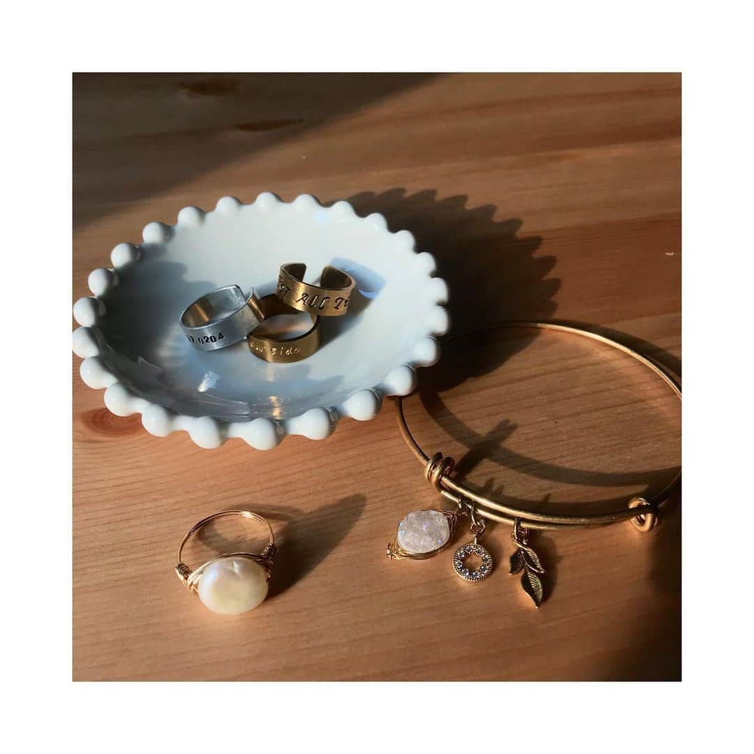 BOX CHARM Industryのインスタグラム：「〜ファイナルセール最終日〜 サマーセールもあと少しで終了です🙋‍♀️ . 完成品などさらにお得にゲットできちゃいます✨ セール終了までごゆっくりお買い物をお楽しみください☺️ . .  #boxcharmindustry #boxcharm #handmade #accessory #handmadeaccessory #summer #ボックスチャームインダストリー #ボックスチャーム #ハンドメイド #アクセサリー #ハンドメイドアクセサリー  #セール #サマーセール #最終日 #あと少し #バングル #リング  #指輪 #シェル #刻印 #刻印リング #ゴールド #シルバー」
