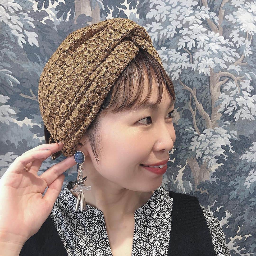 のインスタグラム：「． ． ★#ピアス ★． ． ． 私好みのピアス❤️ @ant.accessory  ． 最近、強めのデザインのピアスが 好き❤️． 三枚目の写真見てね🤳． ． ． このピアスつけてるだけで オシャレになる❤️． ． そしてヘアアクセは #カオリノモリ の @kaorinomori  秋冬#展示会 で オーダーした物‼︎ ． 届くの楽しみ🧡． ． ． #ピアス女子 #ハンドメイド  #ハンドメイドアクセサリー  #ハンドメイドピアス  #handmade #アクセ #ハンドメイド好きさんと繋がりたい  #handmadeaccessory  #シルバーアクセサリー  #シルバーピアス #シルバーピアス  #handmadejewelry #hairaccessory  #ヘアバンド #ヘアアクセサリー  #秋冬アクセサリー #kaorinomori #hair#ターバン#ピアスコーデ  #ピアス好き #silveraccessory  #silverjewelry #silver #accessory」