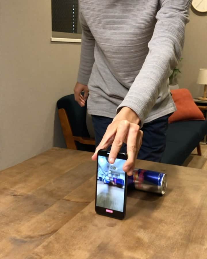 ぞのさんっのインスタグラム：「・ ・ 飲み物 × iPhone 📱 ・ この動画からカメラワークやるようになった思い出深い動画です☺️ ・ 高い機材使わなくても、気軽に映像撮って気軽に発信出来る時代になったんだなぁーって最近思います^ ^ ・ ・ RedBull × iPhone📱 ・  It is a memorable video that made me a chance ☺️ ・ #videotips #filmmakers #creative  ・ #動画 #動画編集 #動画制作 #動画撮影 #映像 #カメラワーク#スポーツ #スマホ #iphone #おすすめ #自然 #自然が好き #インテリア #デザイン」