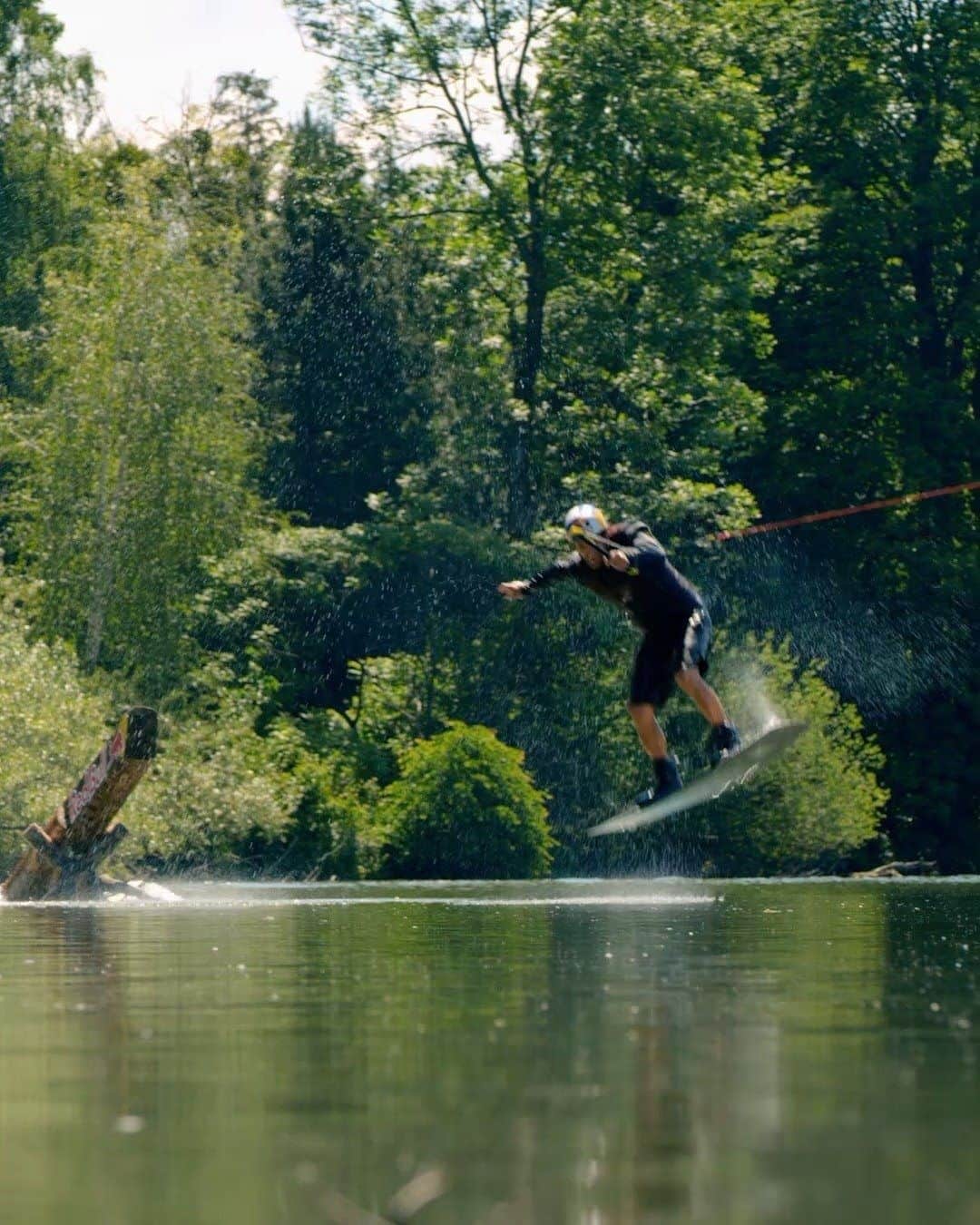レッドブルのインスタグラム：「@domhernler: full-time professional wakeboarder, the most smartly dressed tour guide you've ever seen AND new part-time member of a symphonic orchestra 👀 👇   ~ hit the link in bio to watch 'Sound of Wake' in all its glory ~ 🎥 : @mischfabrik #redbull #givesyouwings #austria #wakeboarding」