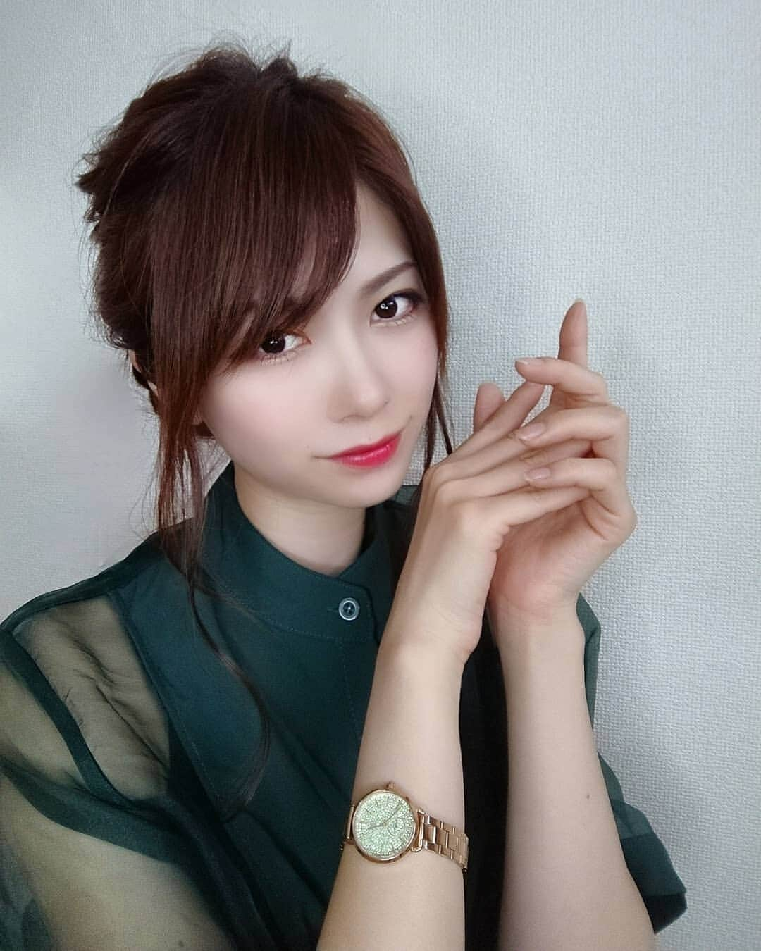 一ノ瀬奈々さんのインスタグラム写真 - (一ノ瀬奈々Instagram)「． ． ． 4B( @4bwatches_japan )より夏の新作LUCKY STARシリーズ 全7色⌚✨ ． LUCKY START グリーン ケース径28mm バンド幅12mm ． 今回は光の反射でラインストーンが綺麗に輝き、夏らしく爽やかさを演出してくれる！ 前回のHONEY BEEシリーズに引き続き、上品な魅力さがもはや虜です💎 ． 気になる方はよかったら10%offクーポン使ってください🐱 →【 2008sgj 】 ．  今後も新作が楽しみ！ ． ． #4b #4bwatches #腕時計 #時計 #blackbybluebrave #新作 #⌚ #フリーモデル #企業モデル #広告モデル #撮影モデル #サロンモデル #一ノ瀬奈々 #腕時計好き #手元くら部 #お洒落アイテム #ファッション #コーディネート #コーデ  #撮影 #モデル #女子力 #広告 #雑誌 #portrait #photo #watches」7月31日 17時21分 - 2008sn2010