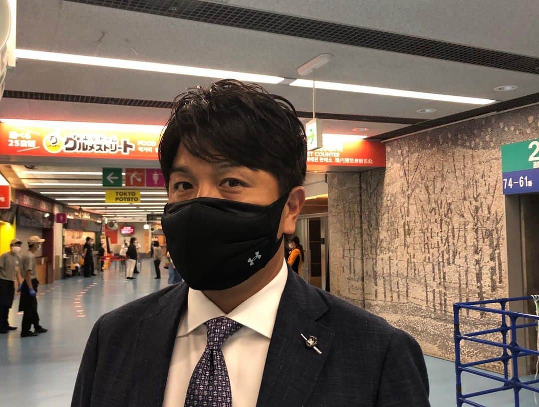 高橋由伸のインスタグラム：「アンダーアーマースポーツマスクを着けて解説行ってきます！  #アンダーアーマー #UAスポーツマスク @underarmourjp」